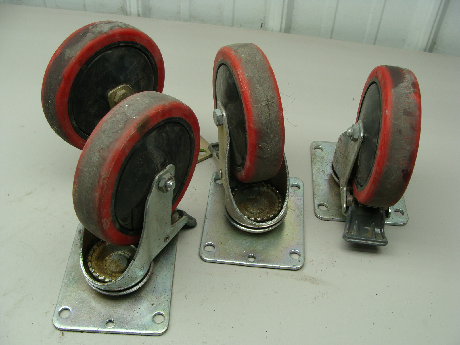 SET OF 4 FAULTLESS CREFORM TK-130S CASTERS (3 W/BRAKES, 1 WO BRAKES) 5″ X 1-1/4″