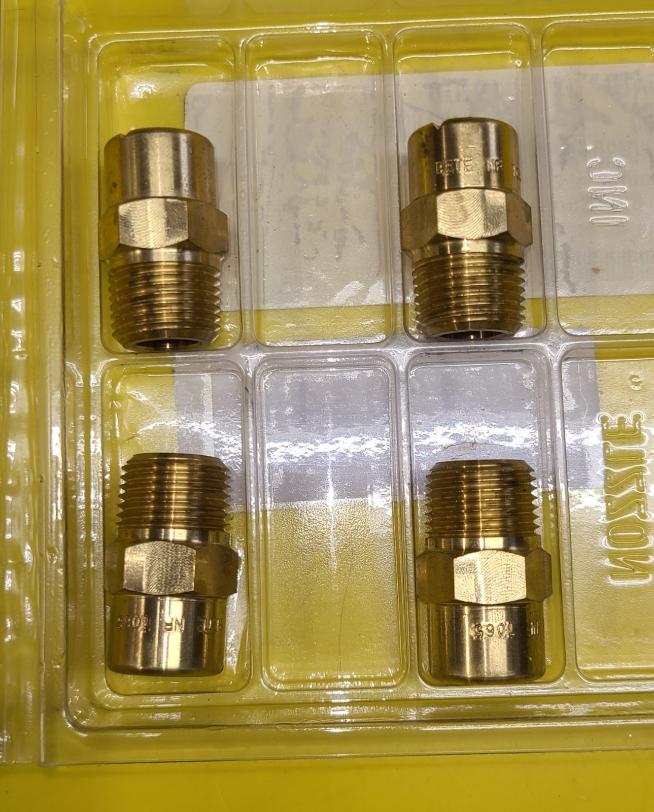 (Lot of 4) Bete 3/8NF1065@4 Brass Fan Nozzle, 3/8″, 65° Angle (04403366)