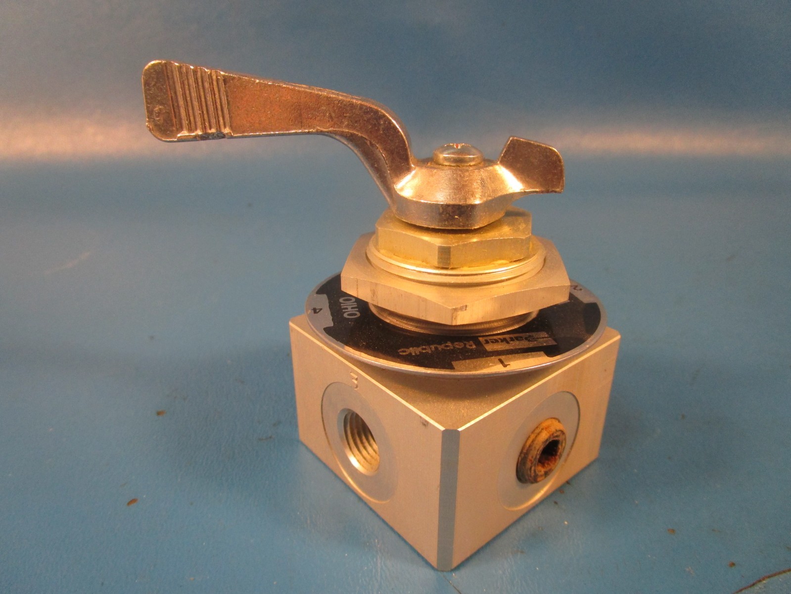 Parker 8421E-1/4D2P, MINI LO-TORQ VALVE-6, Directional Control Valve