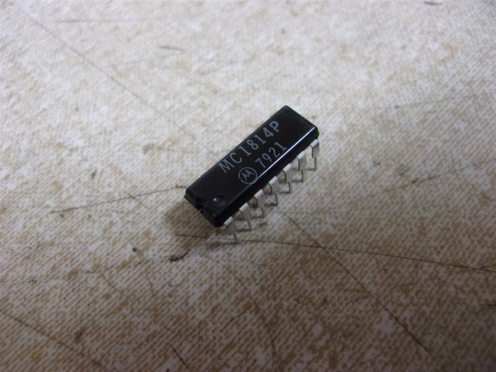 NEW Motorola MC1814P 7921 14-Pin IC Integrated Circuit *FREE SHIPPING*