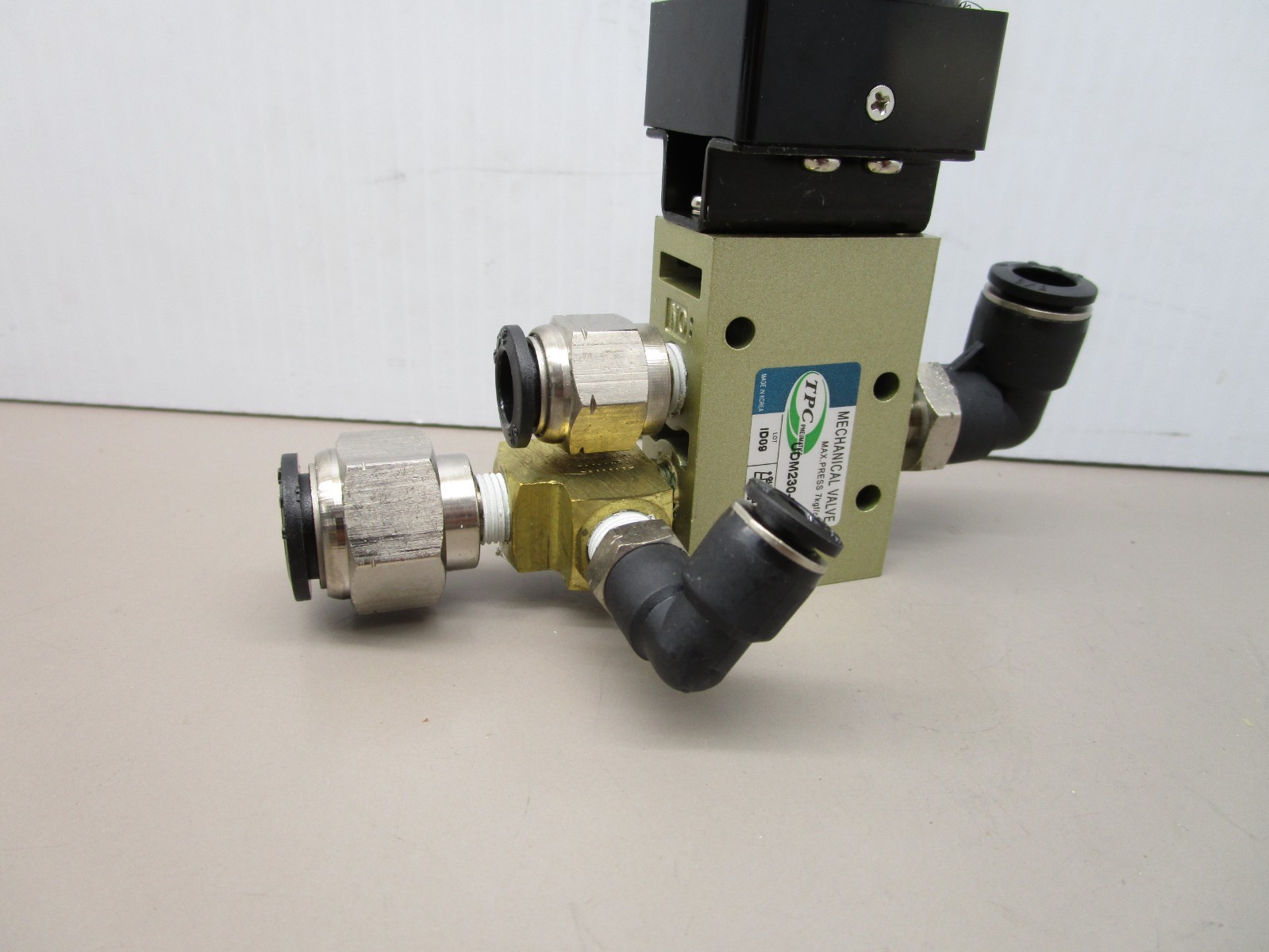 TPC UDM230-01S Switched Pneumatic Valve Assembly 1/8″ Ports with fittings