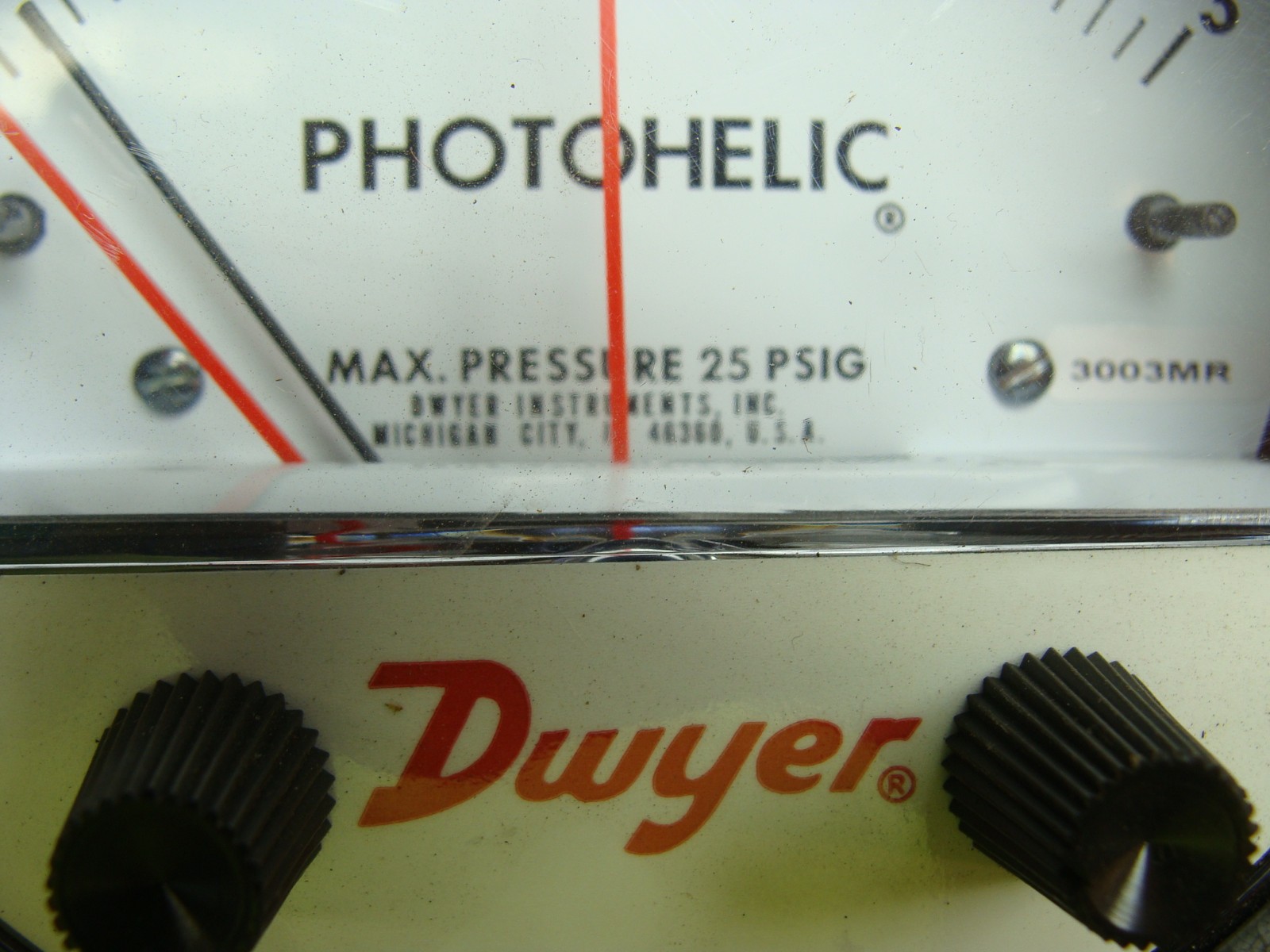 DWYER PHOTOHELIC SERIES 3000MR COMPACT DIFFERENTIAL PRESSURE GAUGE 0-3 IN WATER