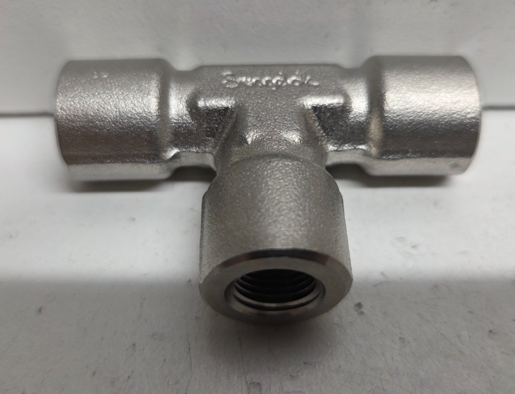 NEW NO BOX! SWAGELOK 1/8″ FNPT STAINLESS STEEL TEE FITTING SS-2-T