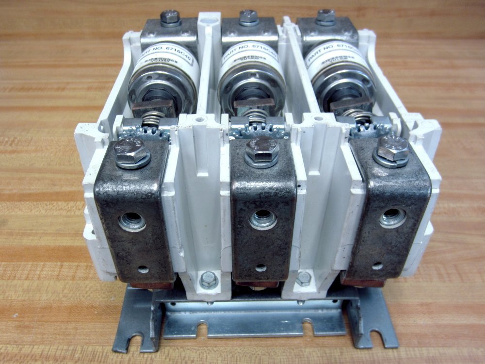 Eaton V201KTCJZ1 Vacuum Contactor w/3 6716C40