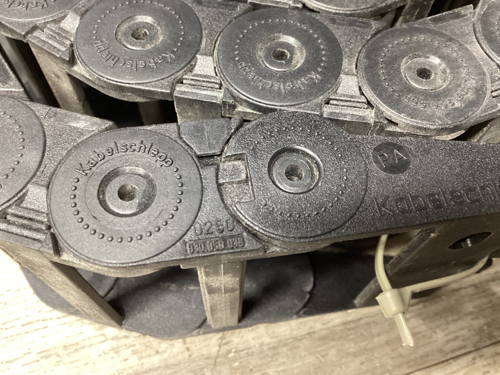 KABELSHLEPP 0250 030.050.038 CABLE CARRIER 32 LINKS #102E44PR6