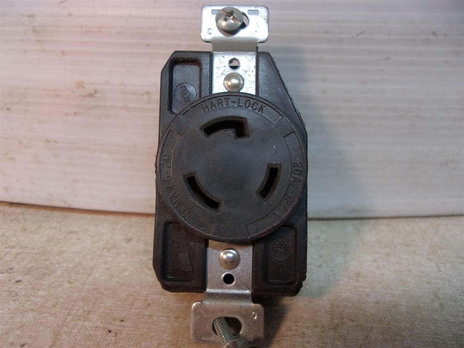 NEW Cooper Hart Lock L5-20 20A 125V CWL520R Receptacle *FREE SHIPPING*