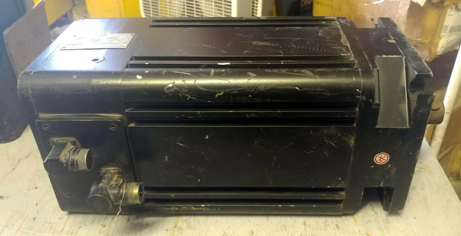 1 USED SCHNEIDER ELECTRIC BPH1904K5MA2CA1 AC SERVOMOTOR ***MAKE OFFER***