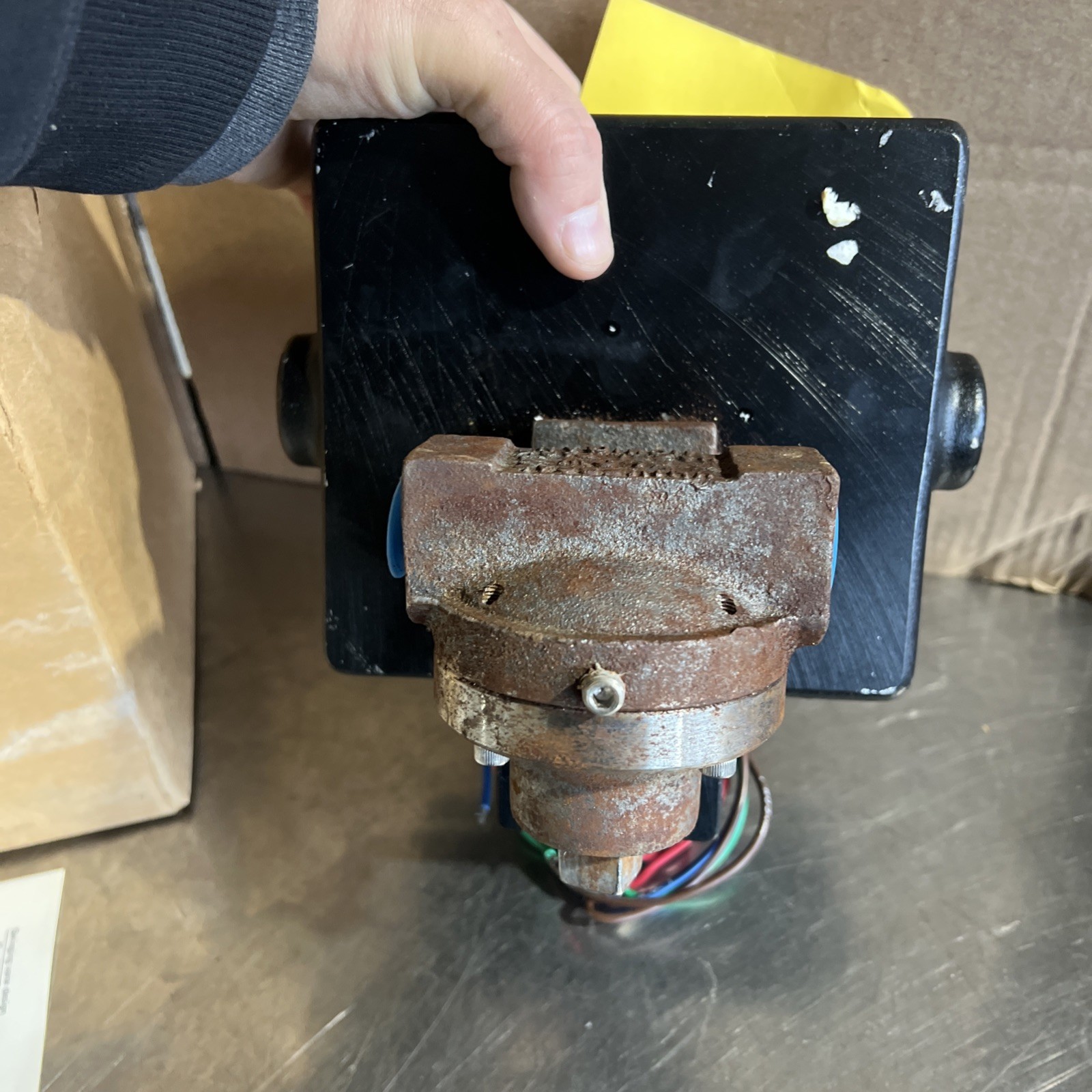 Ufm SN-MSF5GM-4-60V.86-7WR-ID-1.5D Variable Area Flow Meter 1-5gpm 1/2in Npt Nos