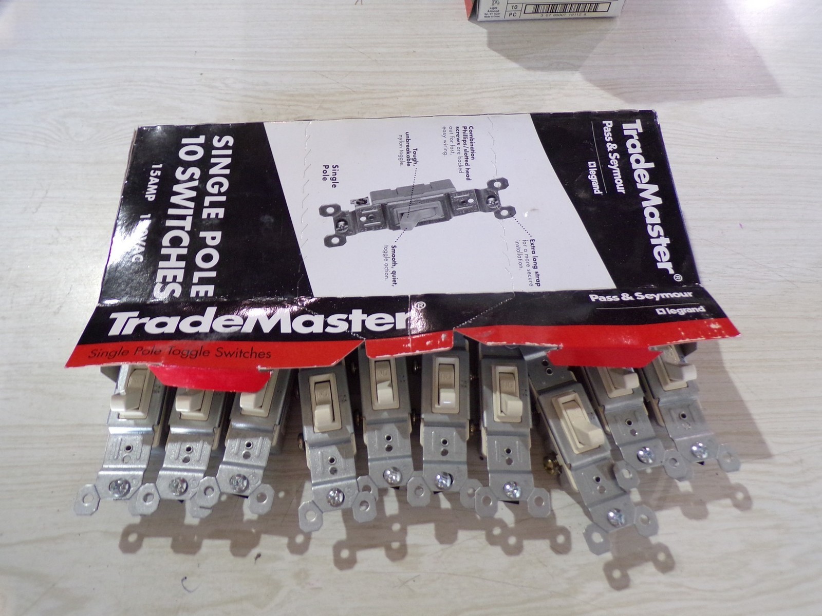 NEW Pass & Seymour 660-LAG Single Pole Toggle Switch 15A 120VAC, Box of 10