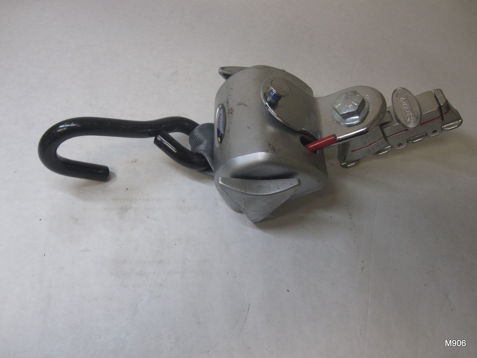 ( 1 ) Q’straint QRT-1 DLX Q8-6200 Securement Wheelchair Retractor w/L-Track Fit
