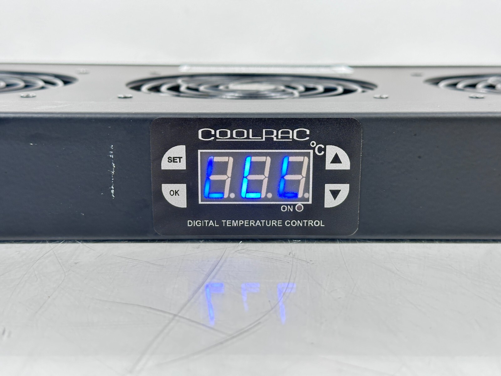 Penn Elcom Thermostatically Controlled Quiet Rack Fan Tray (Celsius) FT01Q-DTC