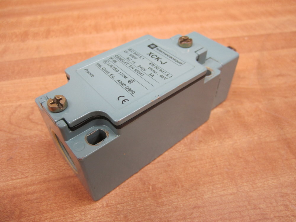 Telemecanique XCK-J Limit Switch XCKJ 092856 With ZCK-E67 Roller Type Head