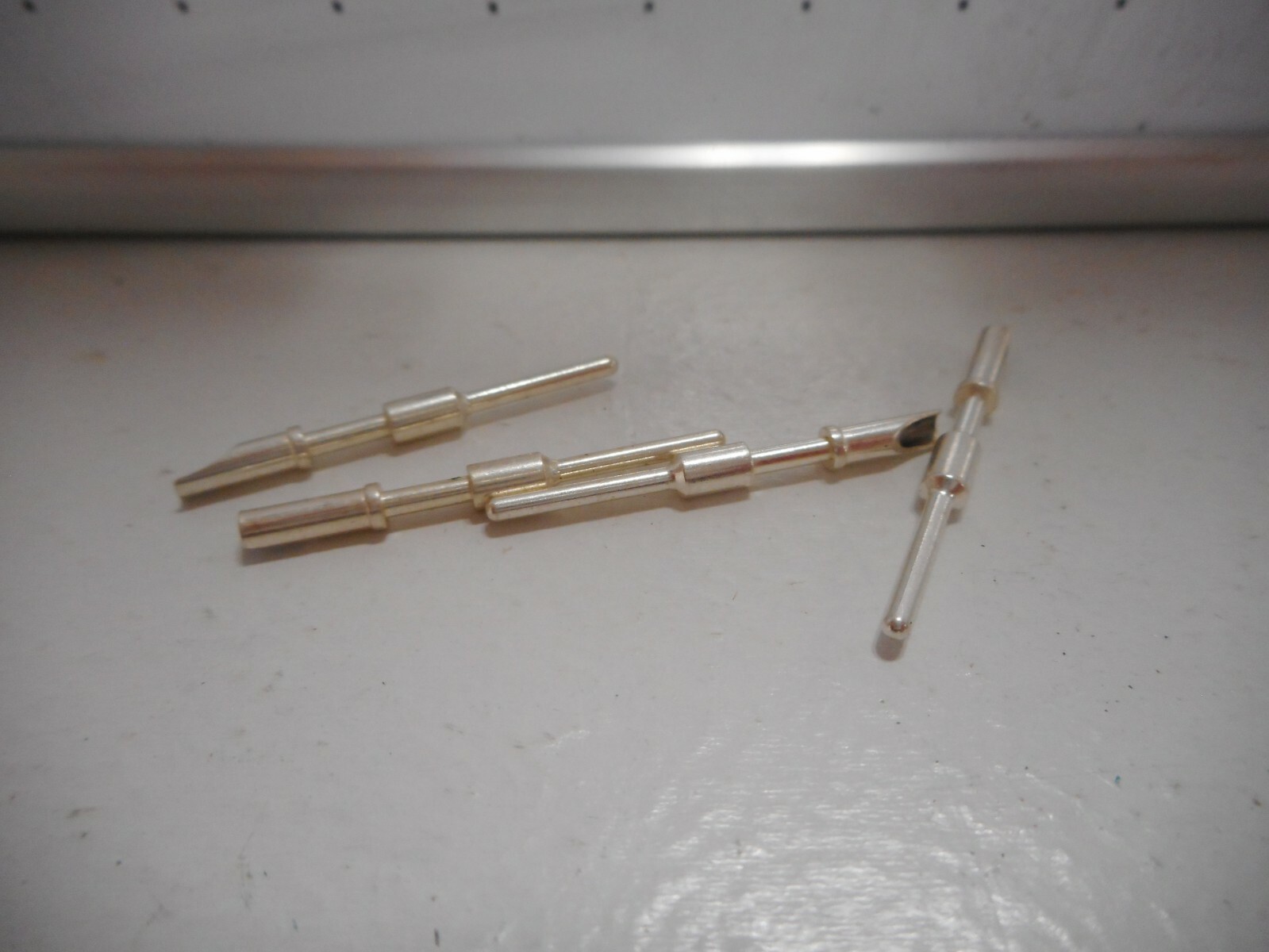 NOS AMPHENOL 10-040599-000 CIRCULAR MIL SPEC CONTACTS PIN 16L GA SOLDER