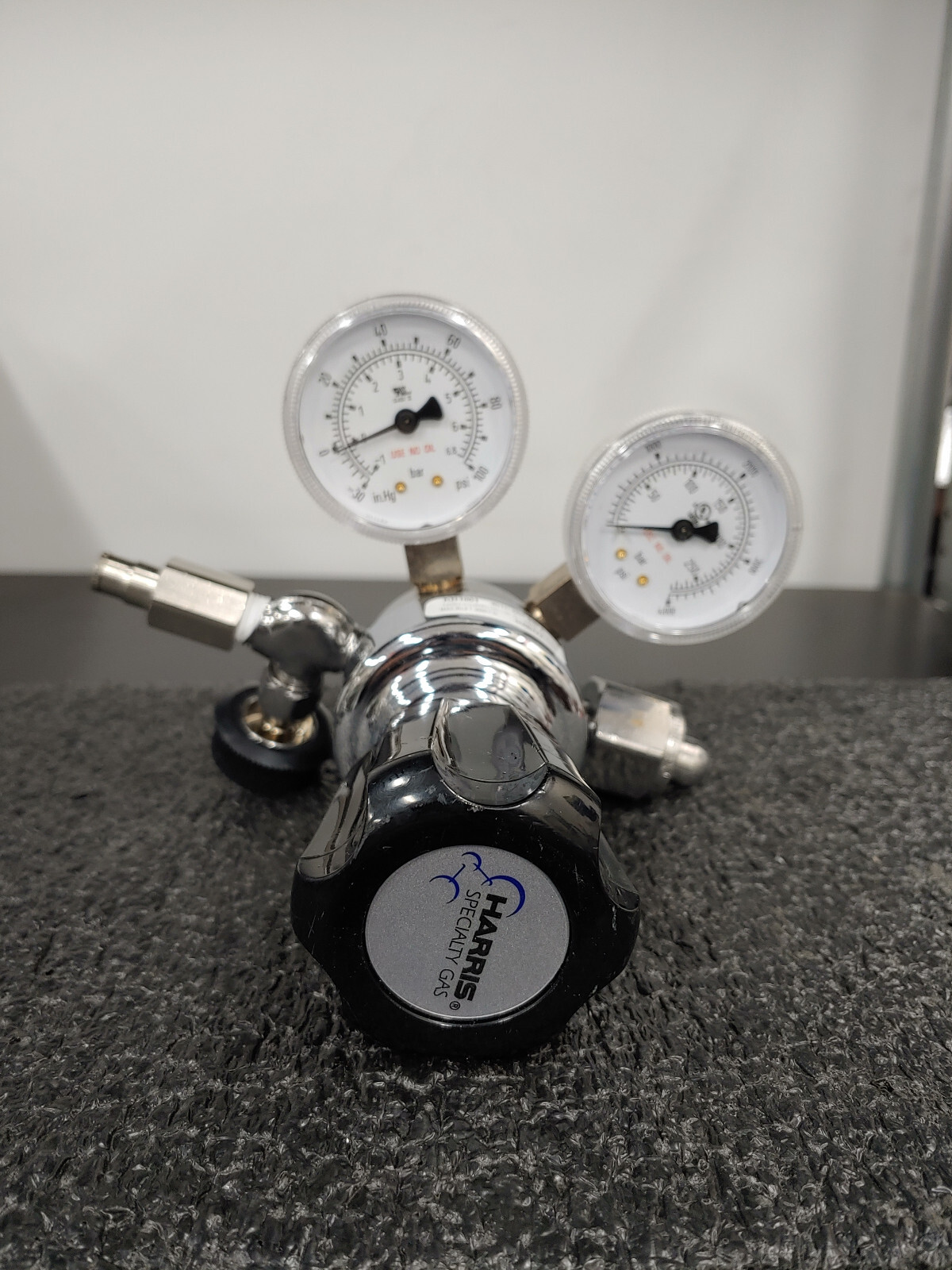 HARRIS SPECIALTY GAS KH1001 401C-050-320 Single Stage Regulator