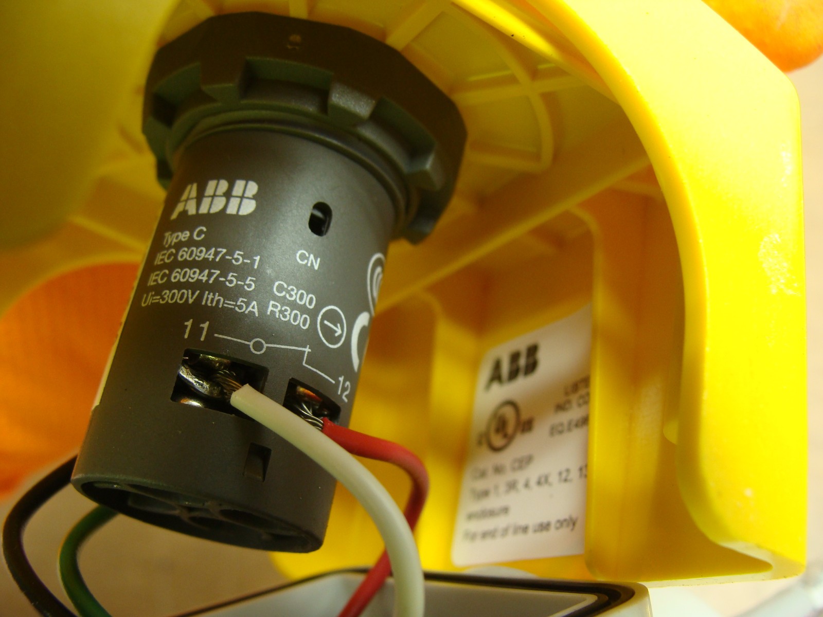 ABB EMERGENCY STOP BUTTON SWITCH CE4T-10R-02 W/ENCLOSURE CAT. NO. CEP