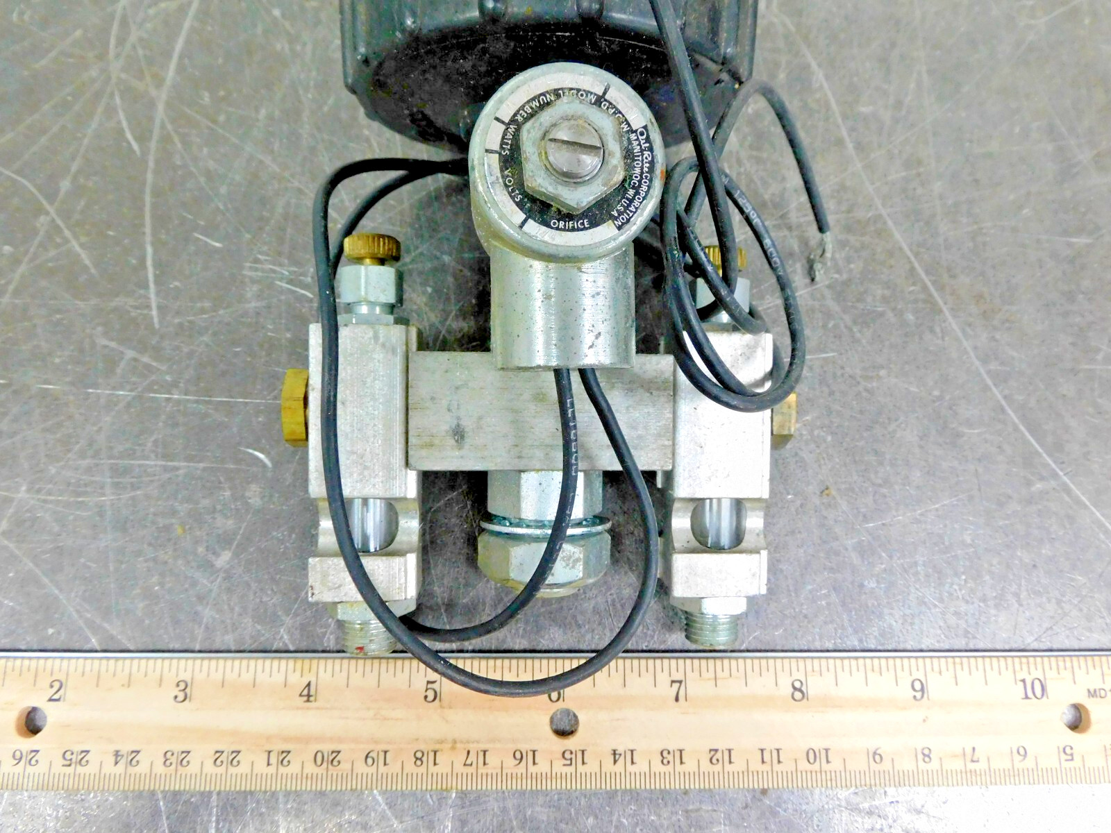 LDI Drip Chain Lubricator Oiler Dual Solenoid Controlled 24 vdc