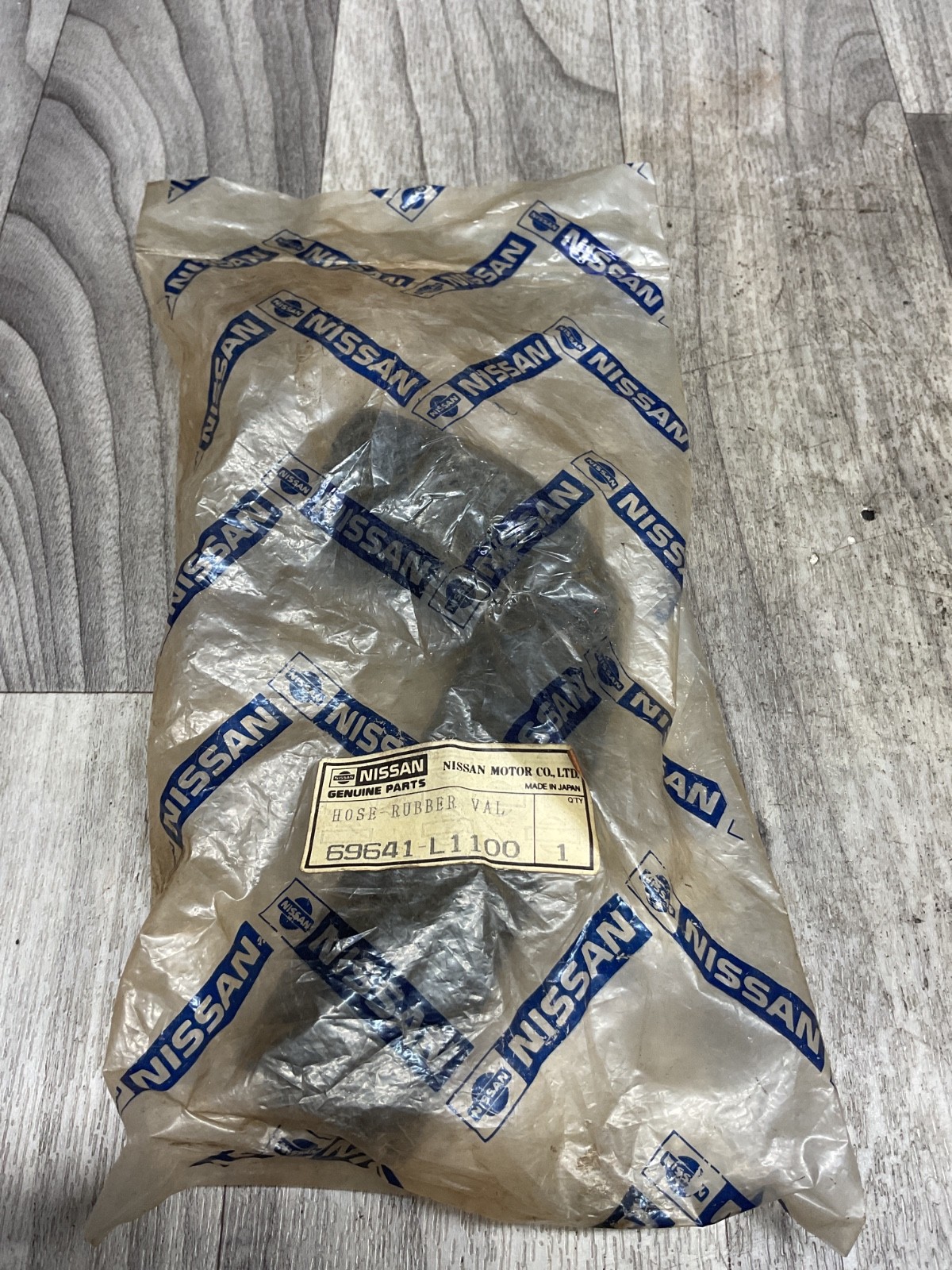 Nissan 69641-L1100 90 degree Rubber Hose #126N74