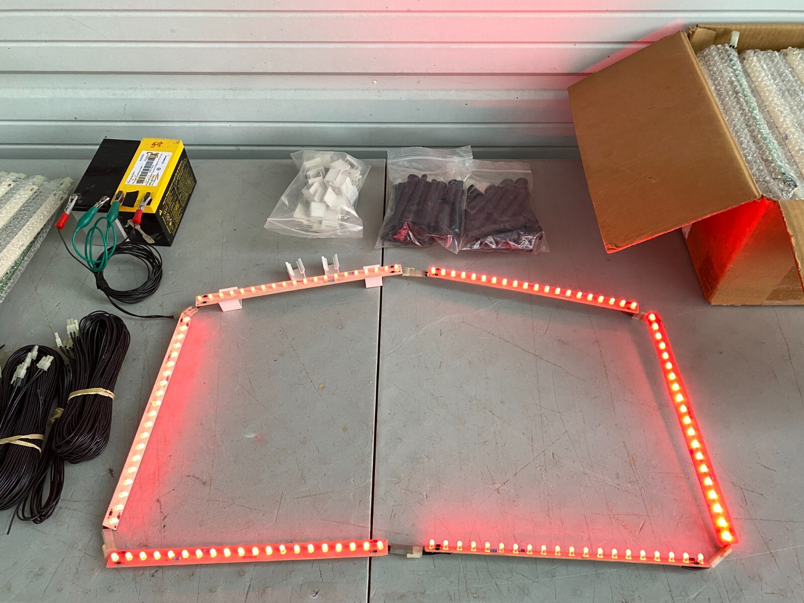 180 DURALED FLAT 12″ IN-LINE 20 LED STRIP RED 24V LED SIGN SIGNAL