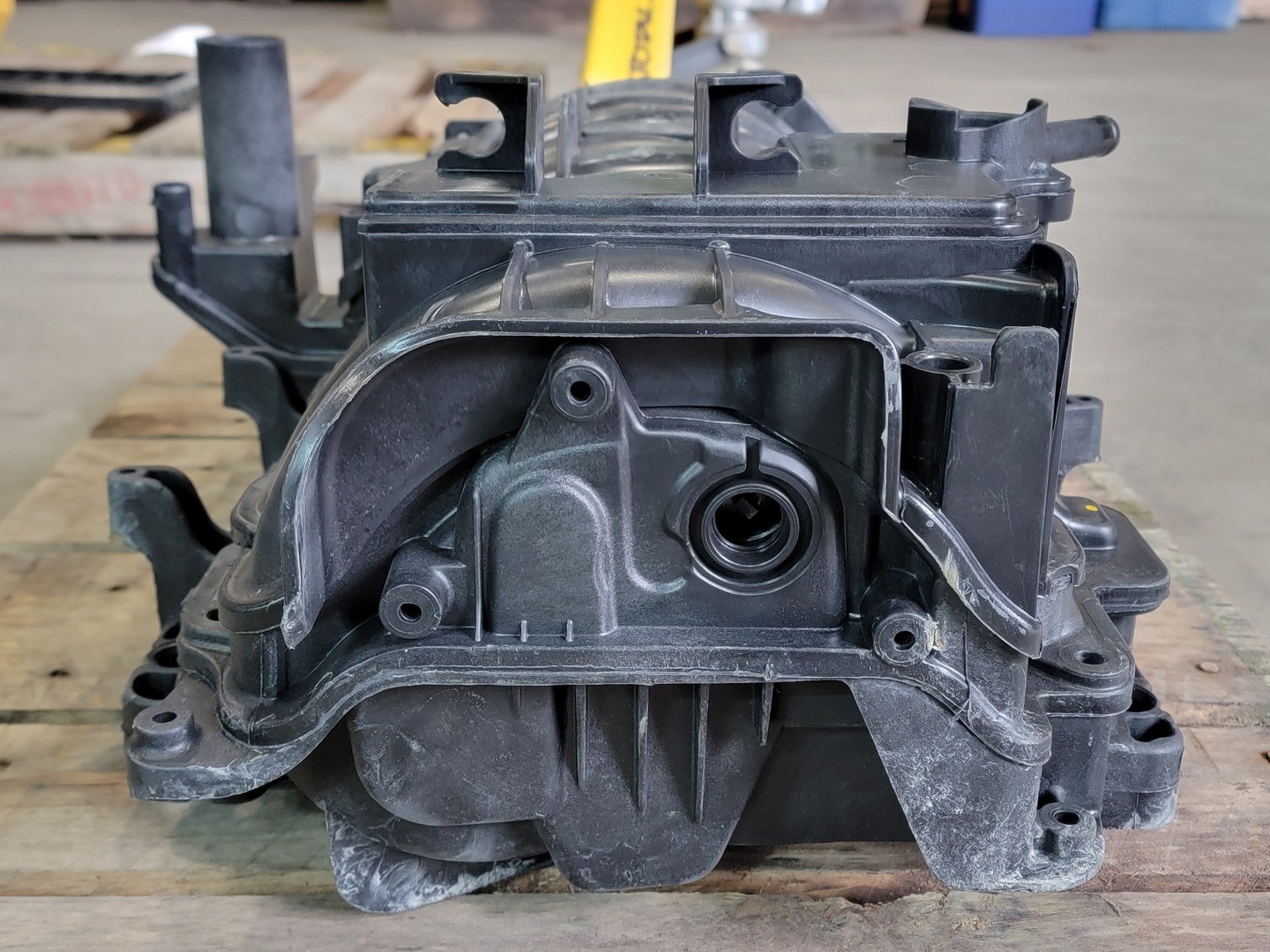 SURPLUS NEW MOPAR 68194114AC Engine Intake Manifold Kit – Transportation