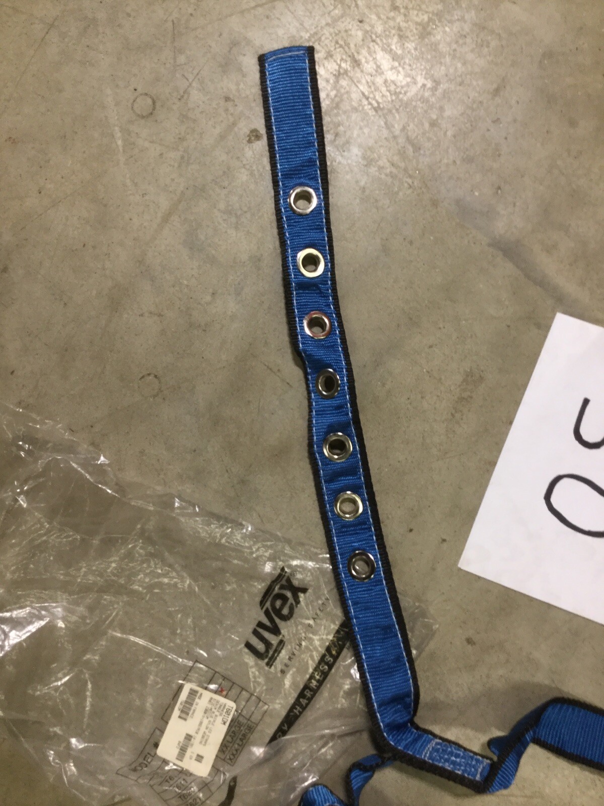 Uvex T601DM Full Body Harness, Medium, Tongue Buckle Leg Straps, Blue
