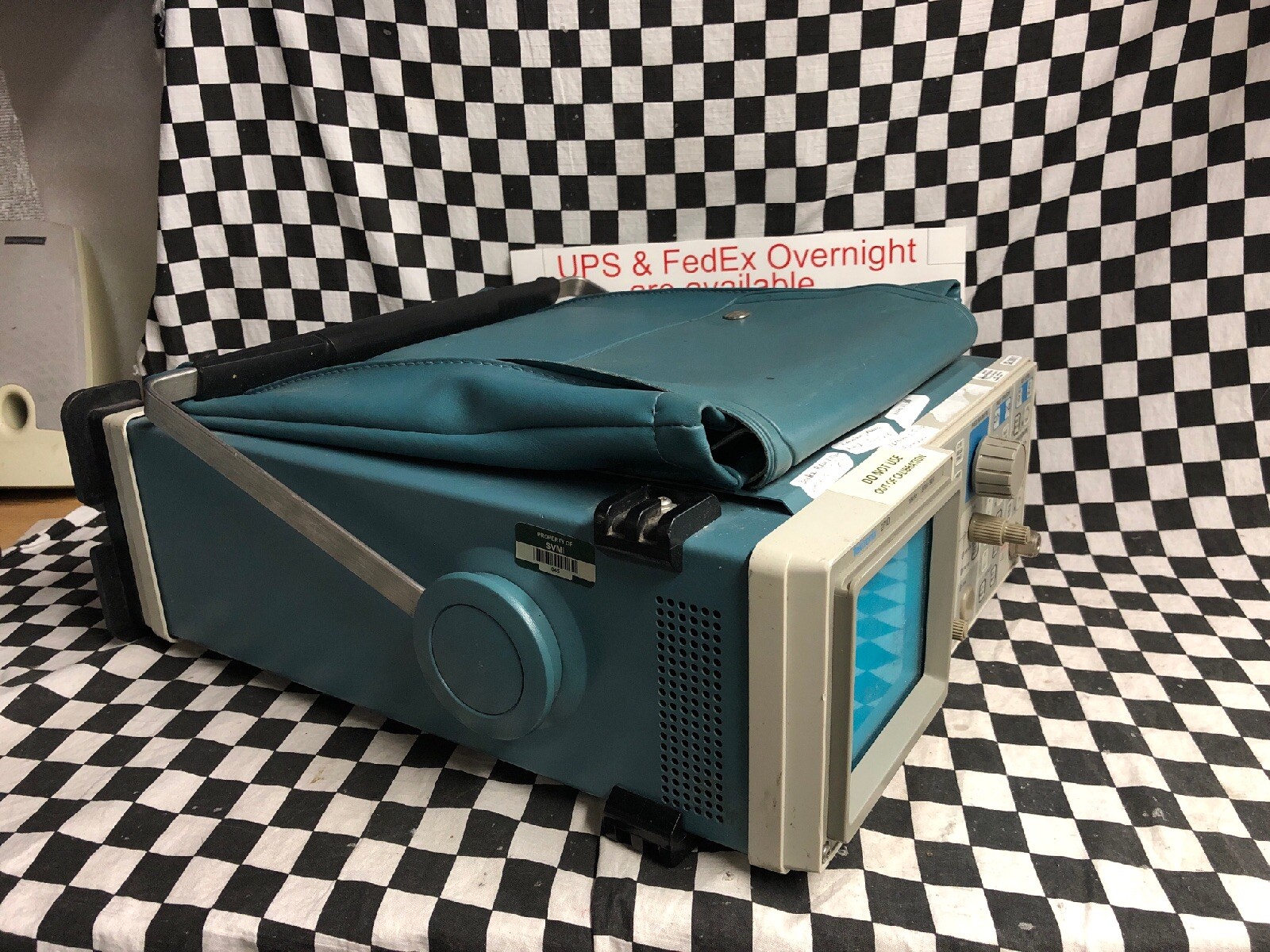 TEKTRONIX 2710, Spectrum Analyzer, NO POWER CORD