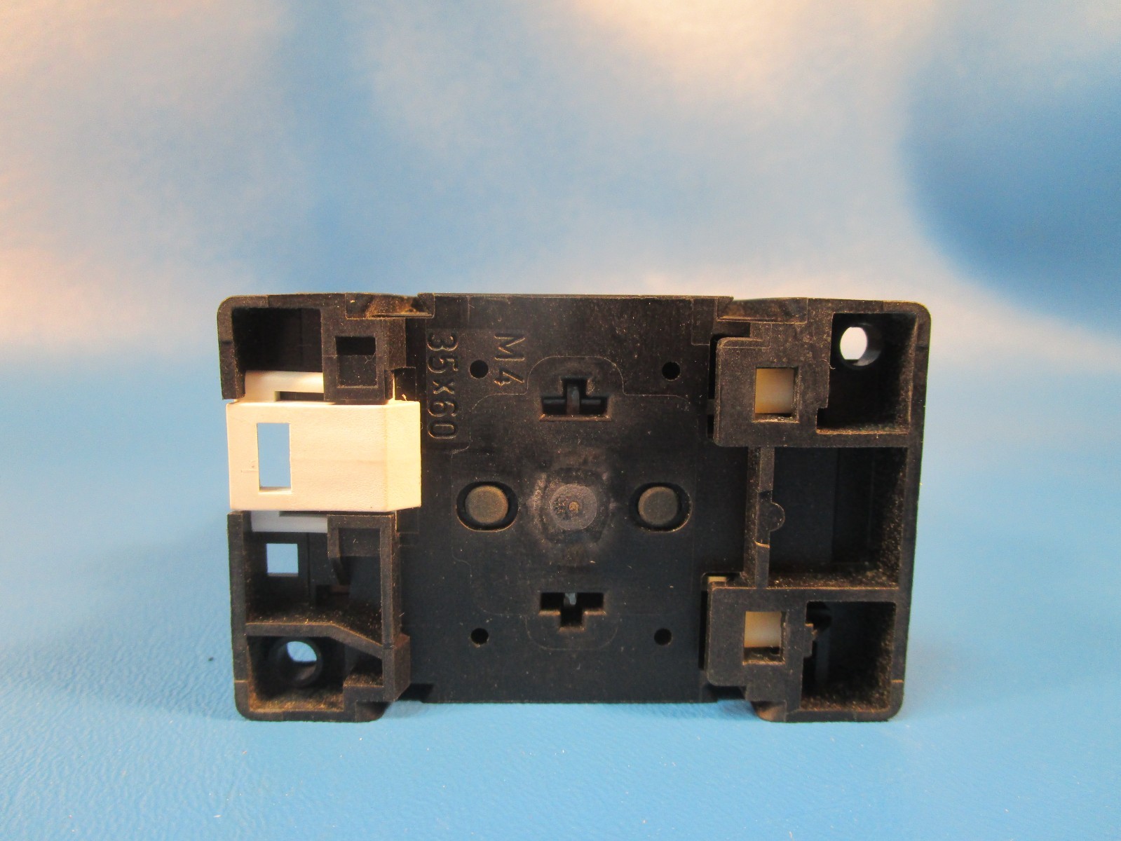 Moeller DIL00M, CONTACTOR, 20 AMP, 3 POLE, NORMALLY OPEN, 3 HP@230 VAC, 5 HP@460