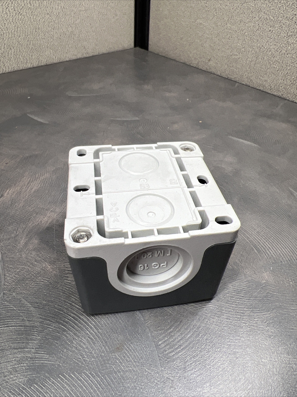 NEW NEVER USED ABB CEP1-0 COMPACT PUSHBUTTON / ESTOP BOX