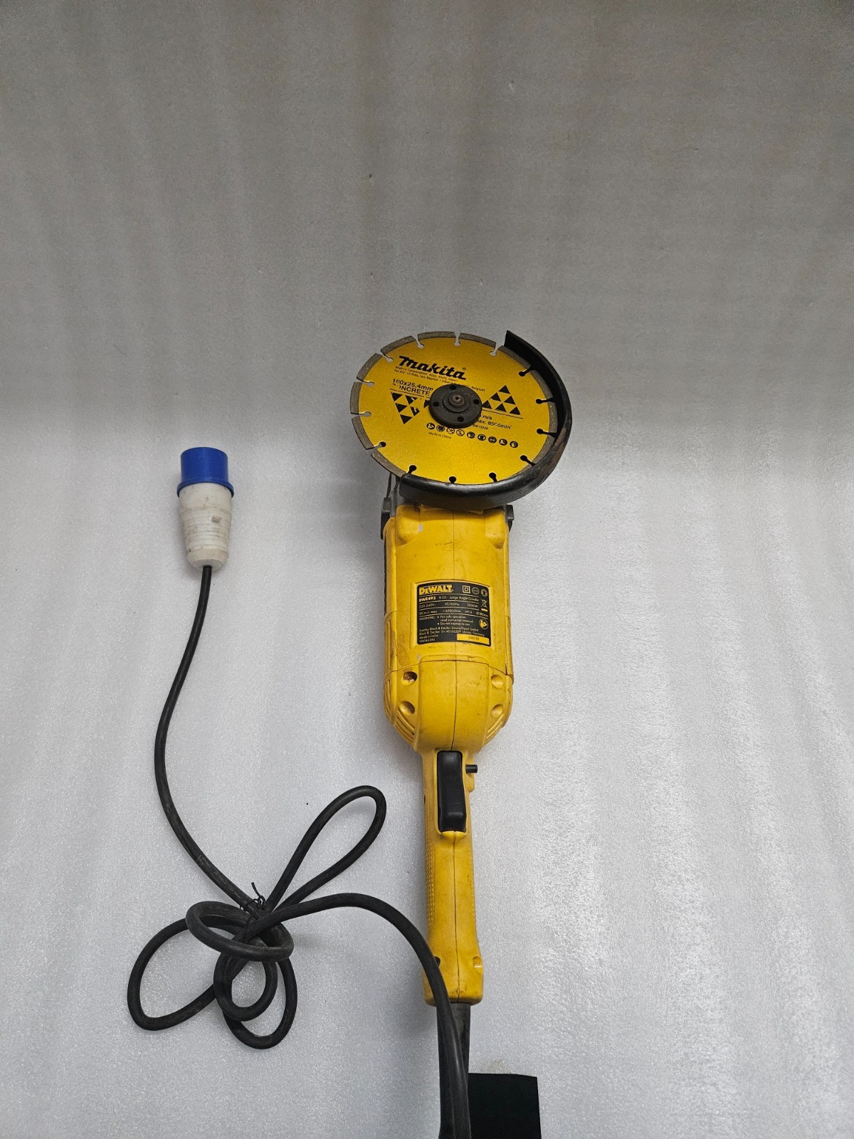 DEWALT DWE493 B101 LARGE ANGLE GRINDER 220-240V 50/60Hz 2200W