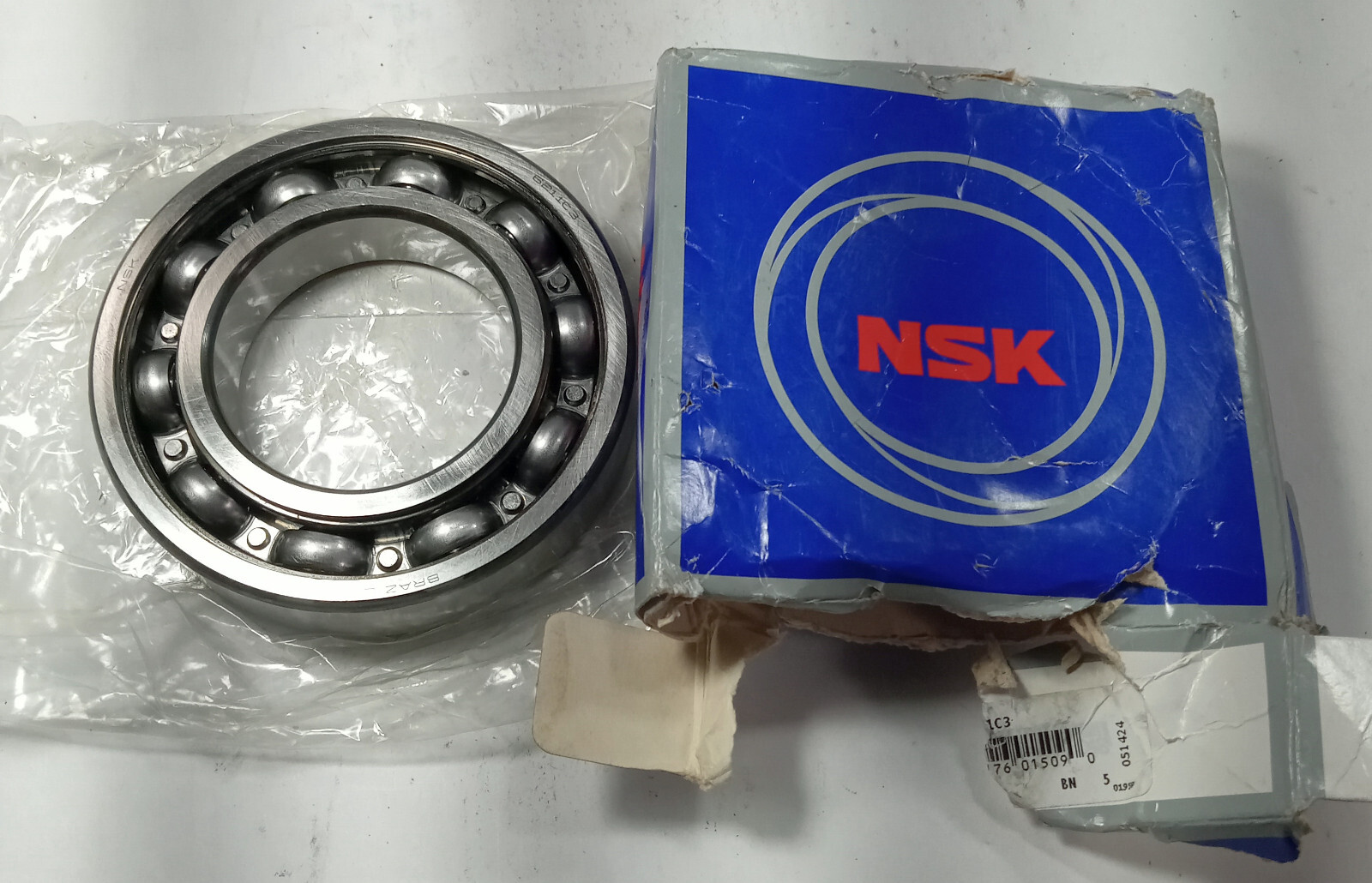 1 NEW NSK 6211C3 RADIAL DEEP GROOVE BALL BEARING NIB ***MAKE OFFER***
