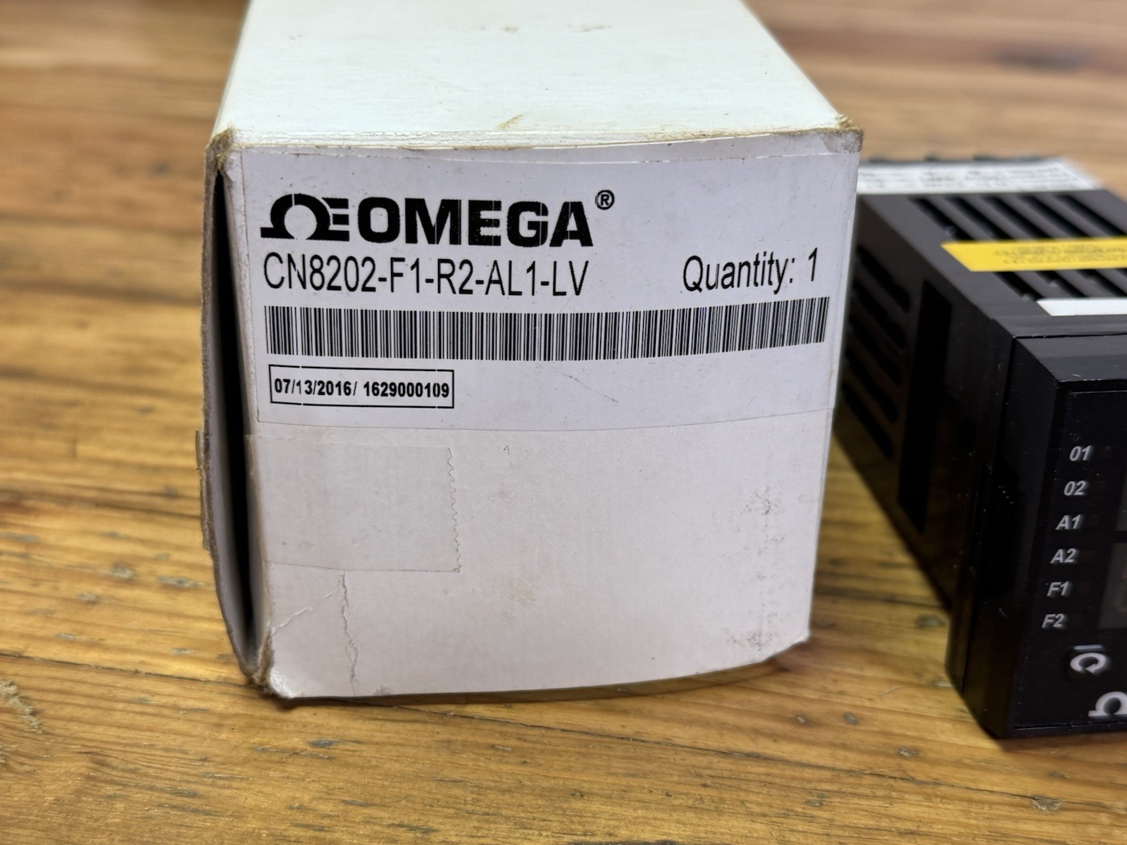NEW OMEGA ENGINEERING CN8202-F1-R2-AL1-LV / CN8202F1R2AL1LV Ramp & Soak Control