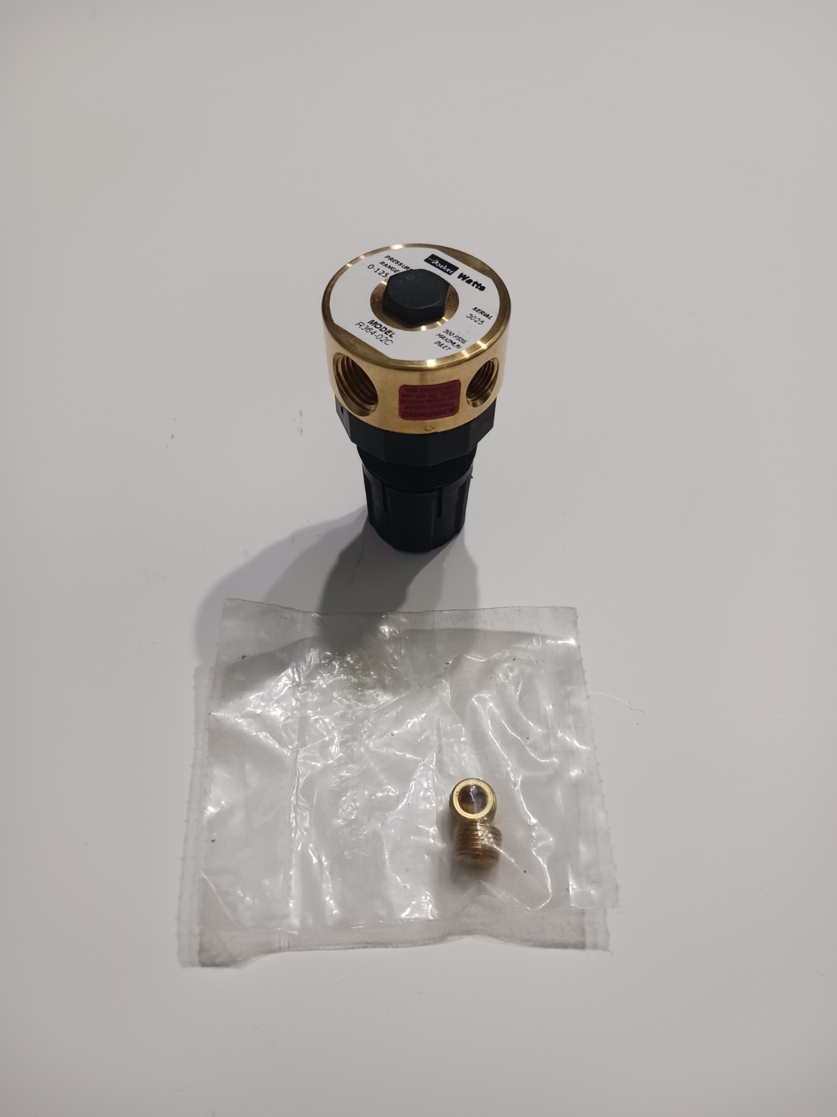 Watts by Miniature Relieving Regulator, 1/4 in, 10 SCFM Flow Rate, 2 to 125 psig