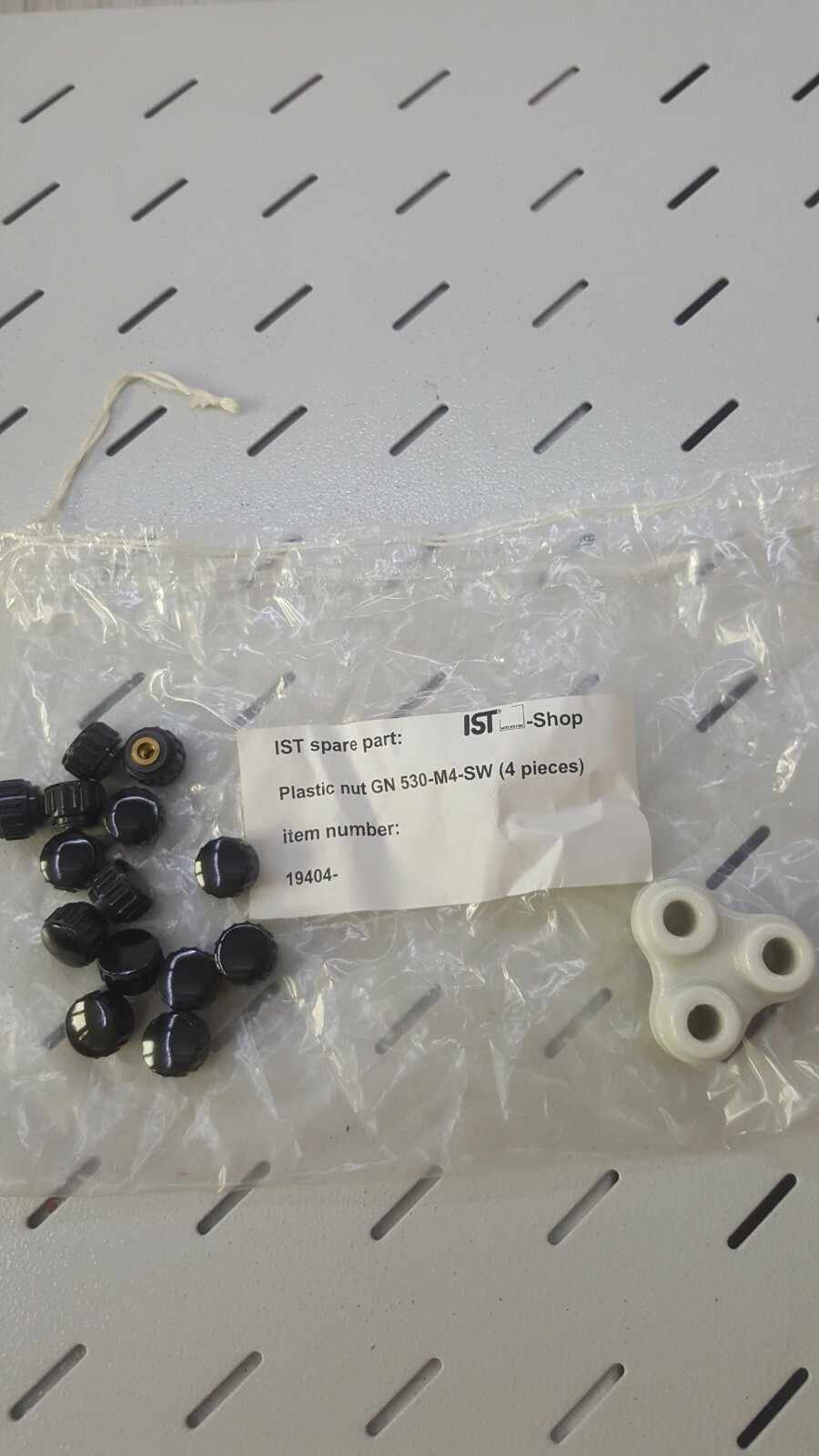 IST Plastic Nuts GN 530-M4-SW + isolator. Kit of 14pieces
