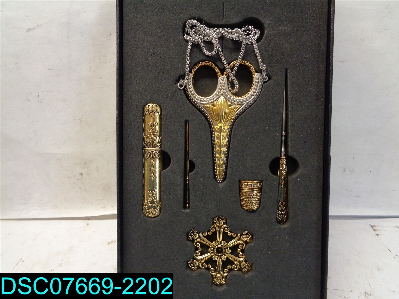 Embroidery Scissors Kit Golden Exquisite Retro Scissors Antique Sewing Scissors