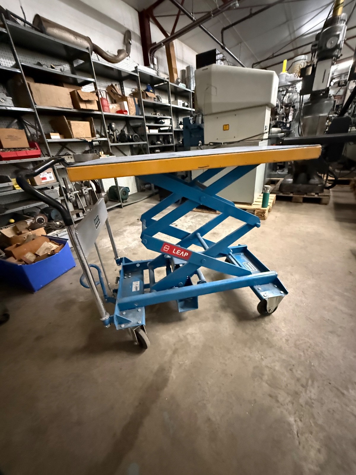 Dandy Lift Model A-350W Manual Hyd. Load Capacity 770# 36″ X 24″ Platform