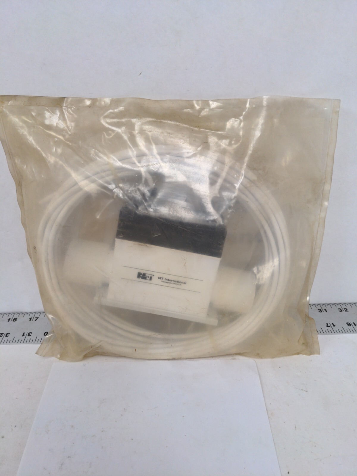 NT INTERNATIONAL MODEL 4400 ELECTRONIC FLOWMETER 4400-05-F08-B30-A