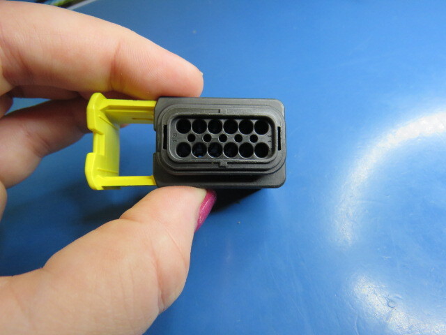 TE 1-1703639-1 Qty of 12 per Lot TE 1-1703639-1
