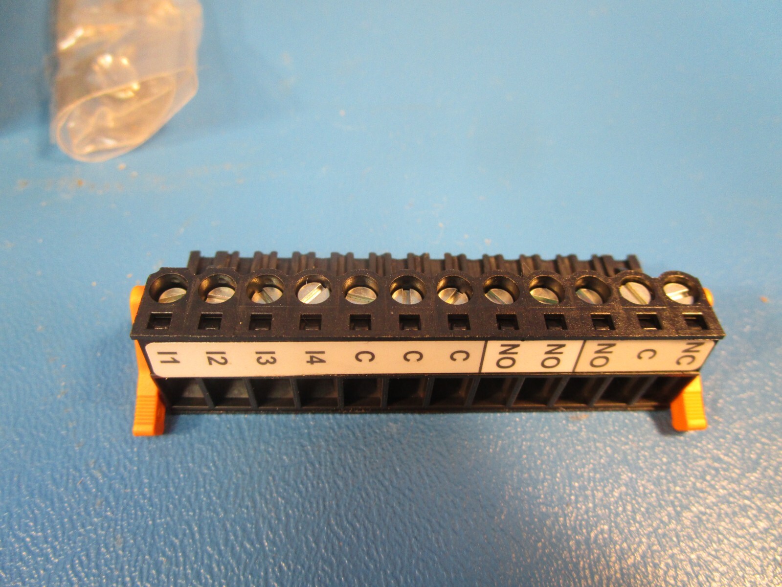 Eaton C441Q, Communication Module, Profibus 4IN/2OUT,120VAC