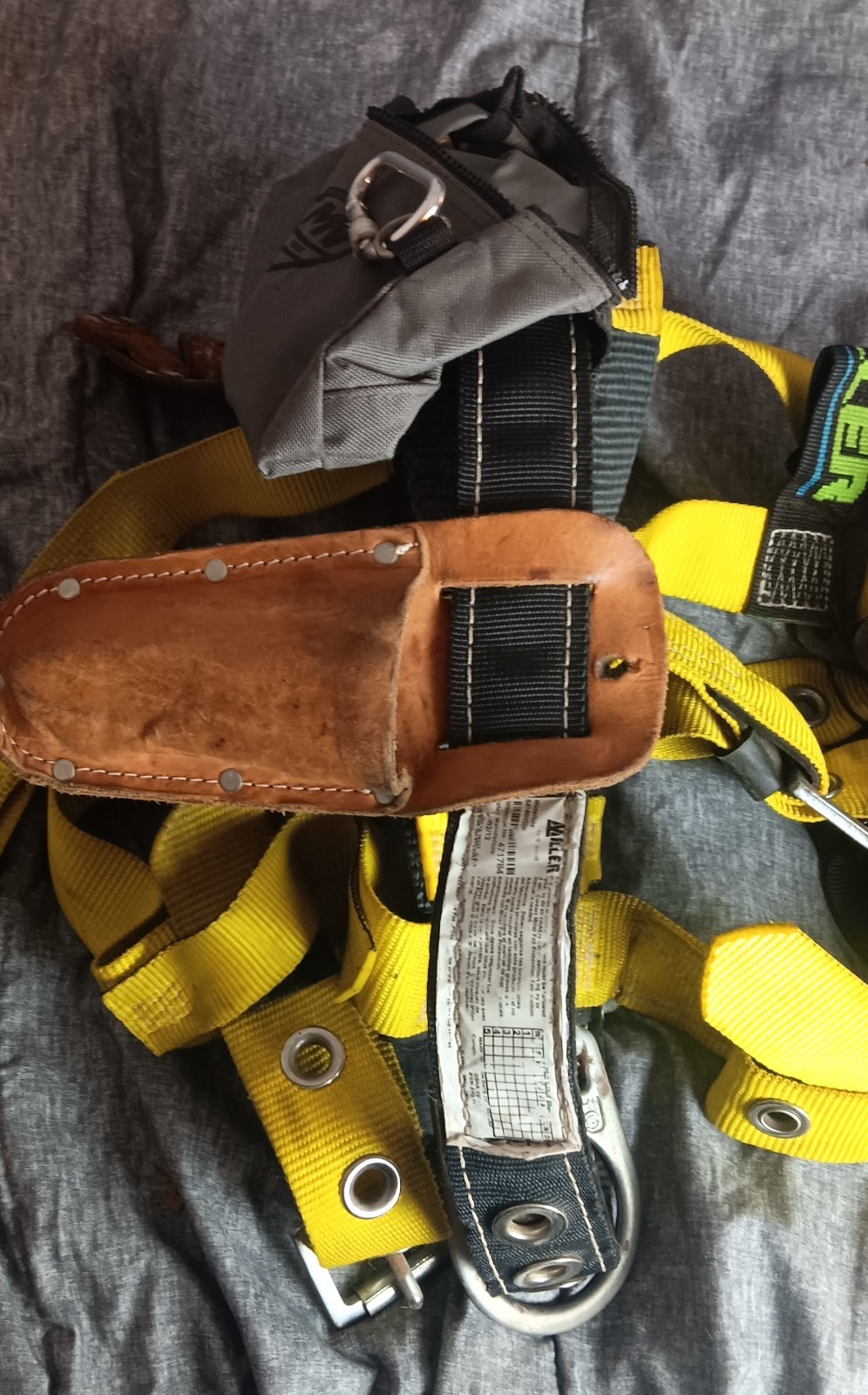 MILLER 6414NH/SBK FULL BODY HARNESS SIZE Small With 2 Nanoloks