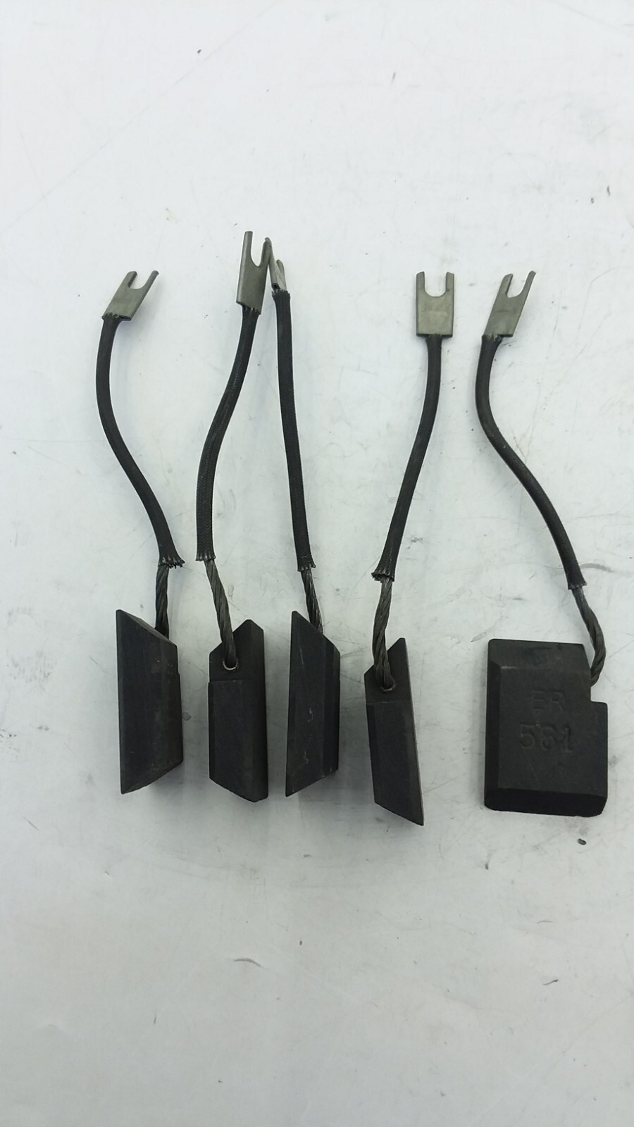 HELWIG ER 581 CARBON MOTOR BRUSH SIZE 3/8 X1 X 1.5 INCHES LOT OF 5 NNB