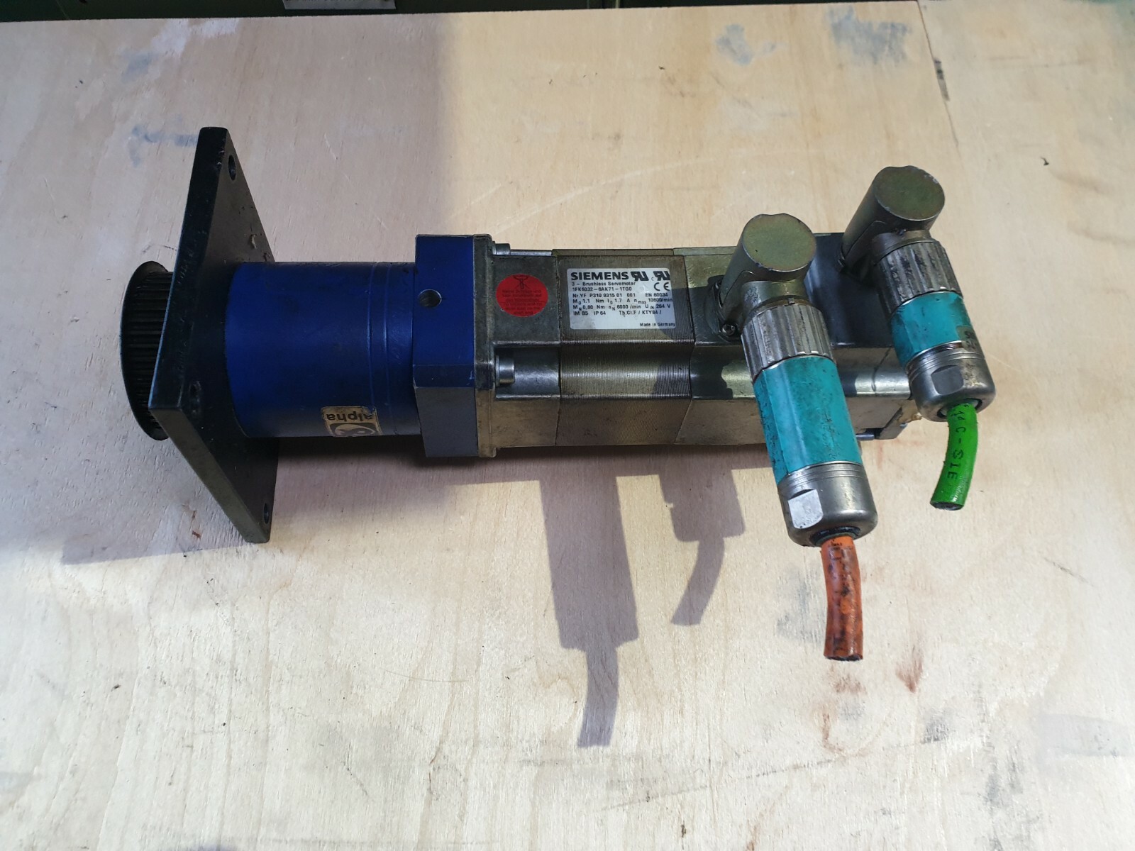 SIEMENS 1FK6032-6AK71-1TG0 Brushless servomotor W/ LP 070-M01-5-111-000 (R5S7.3)