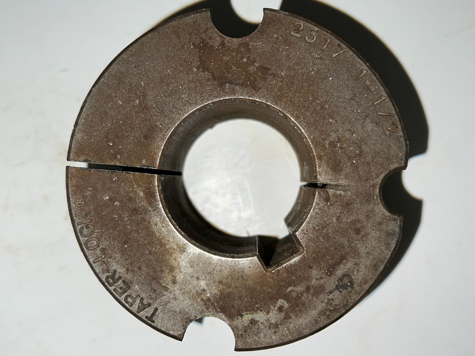 SPLIT TAPER-LOCK BUSHING 2517 SERIES 1-1/2″ BORE 3/8″ X 3/16″ KEYWAY 3-3/8″ OD