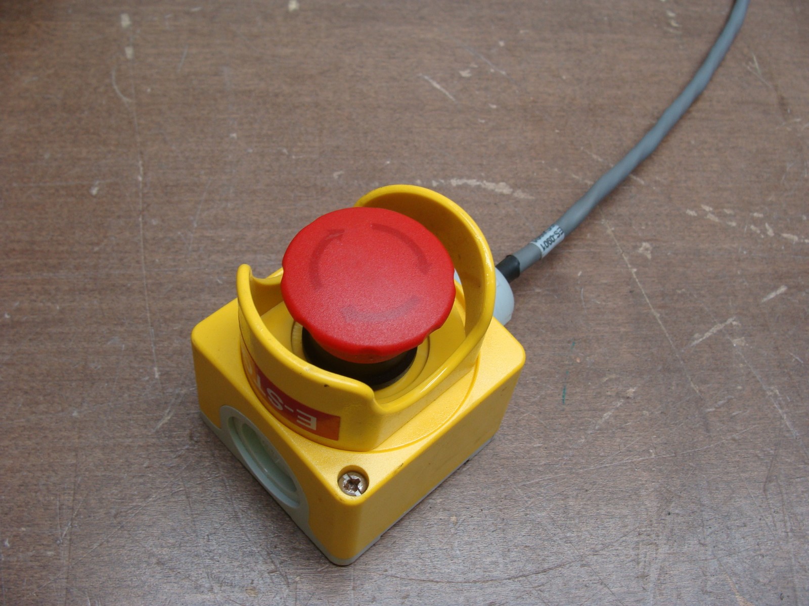 ABB EMERGENCY STOP BUTTON SWITCH CE4T-10R-02 W/ENCLOSURE CAT. NO. CEP