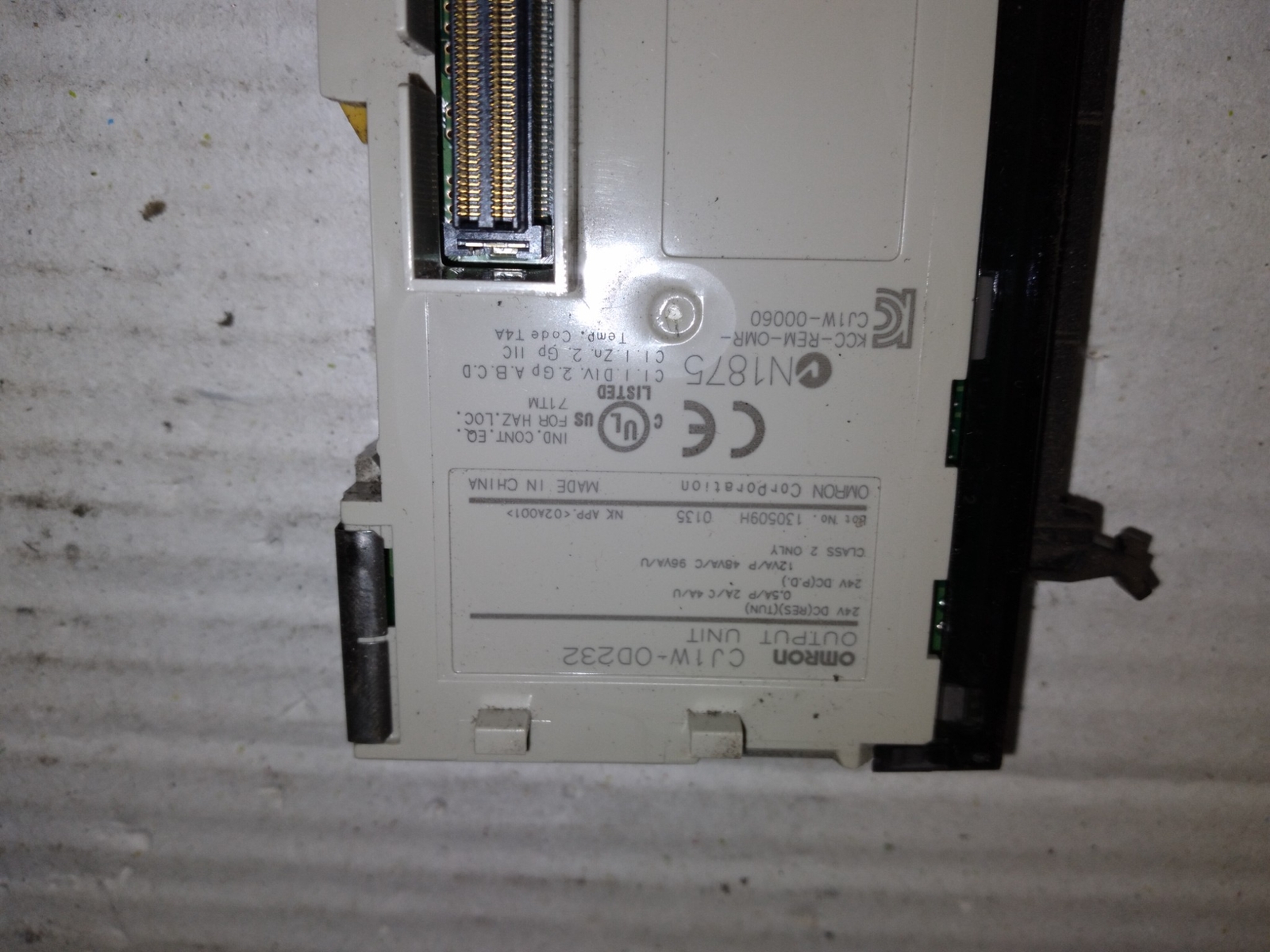 OMRON CJ1W-OD232 OUTPUT UNIT