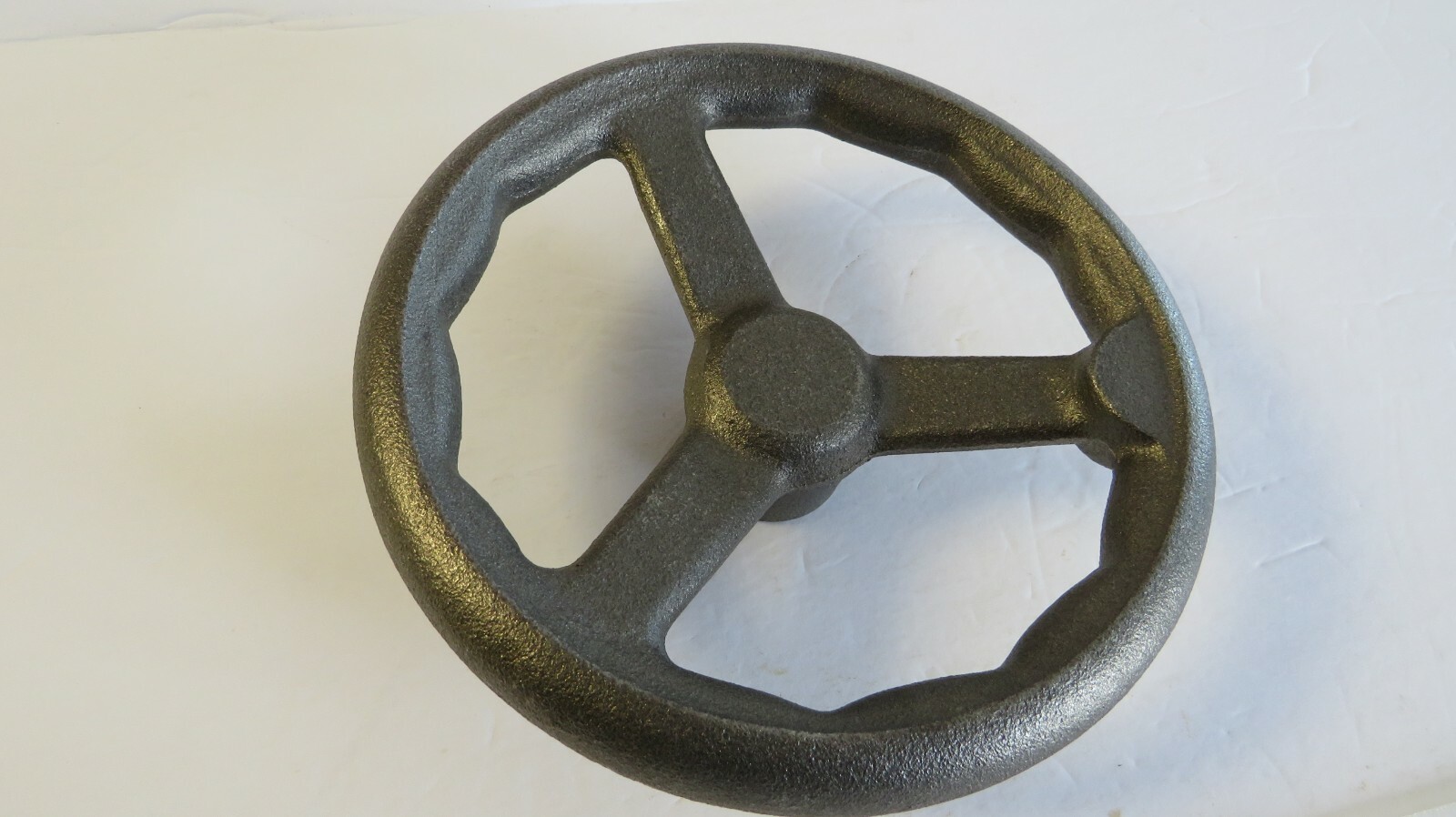 7″ 3-SPOKE OFFSET HANDWHEEL 1-1/2″HUB,CAST IRON,D-180,PLAIN FINISH,MADE IN JAPAN