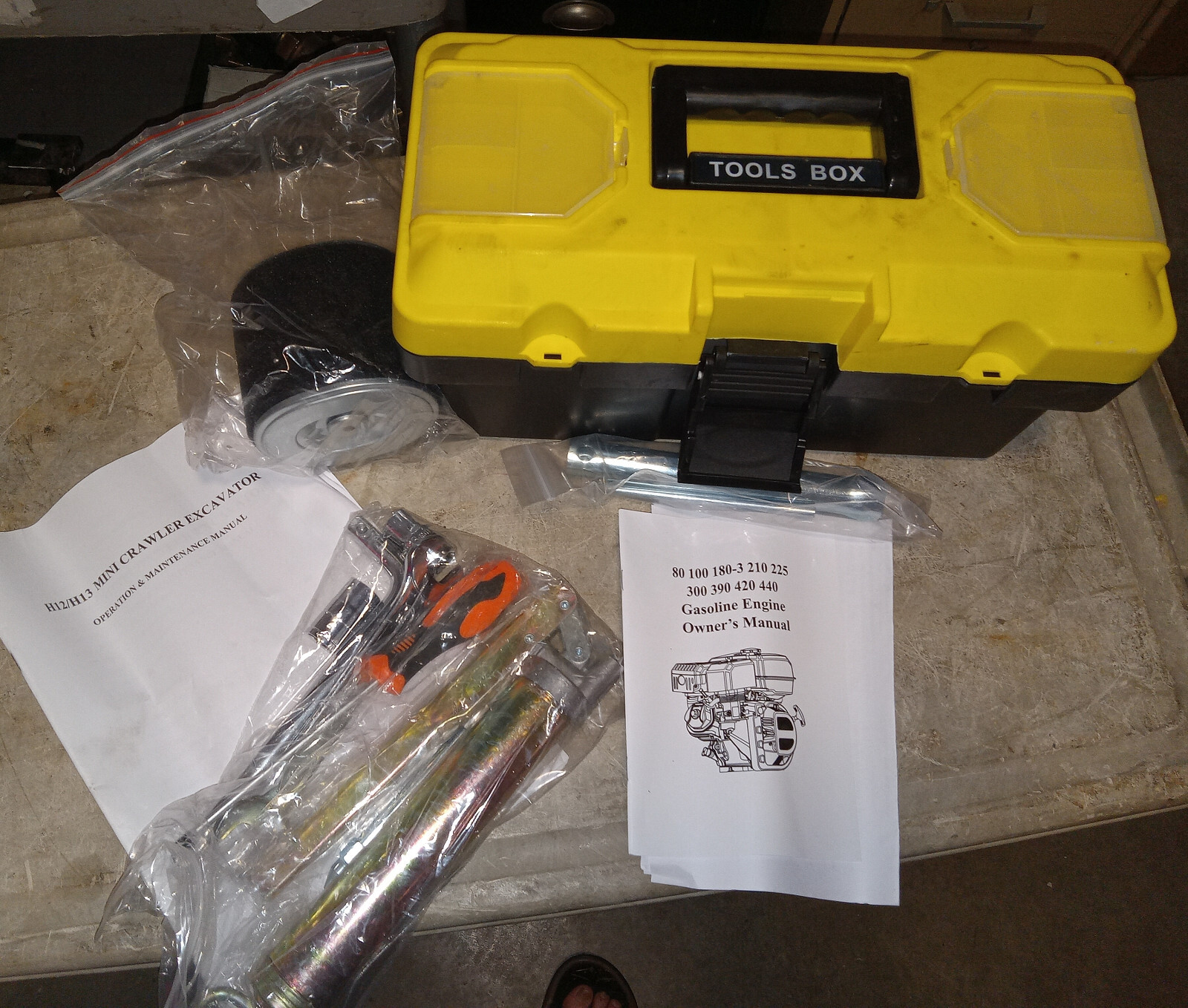 1 NEW 2024 AGT L12R MINI EXCAVATOR MECHANICAL THUMB 15” BUCKET NNB **MAKE OFFER*
