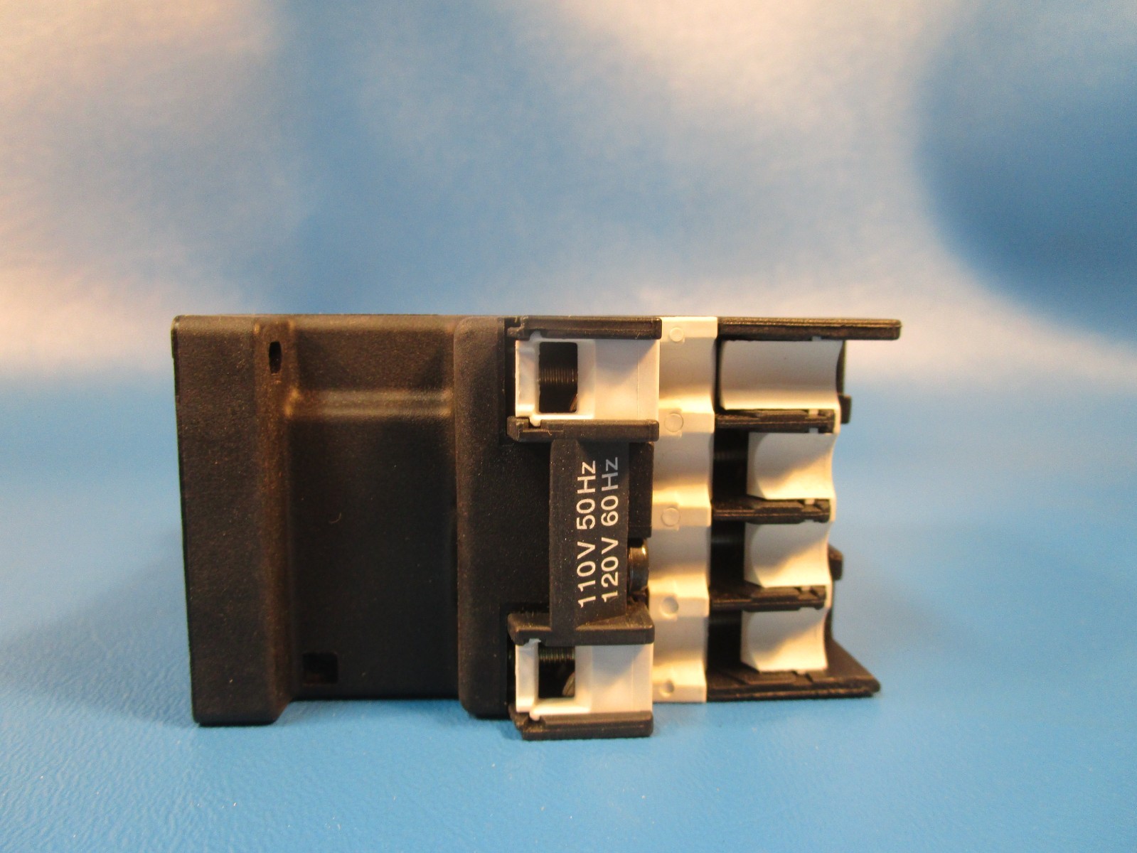 Moeller DIL00M, CONTACTOR, 20 AMP, 3 POLE, NORMALLY OPEN, 3 HP@230 VAC, 5 HP@460