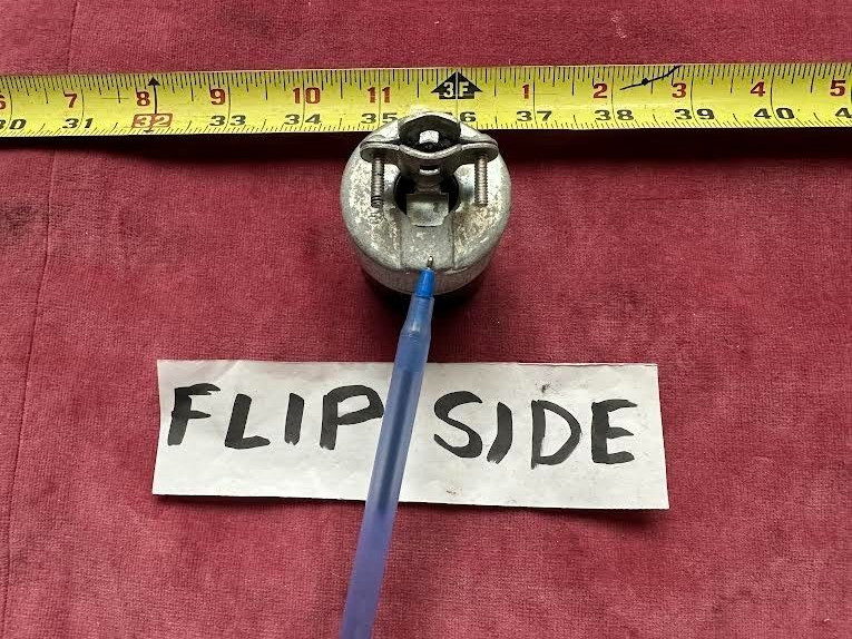 (0473.) Elect. Connector Rodale 20A 125/250 V 3-Hole Grounded (for Angled Pins)