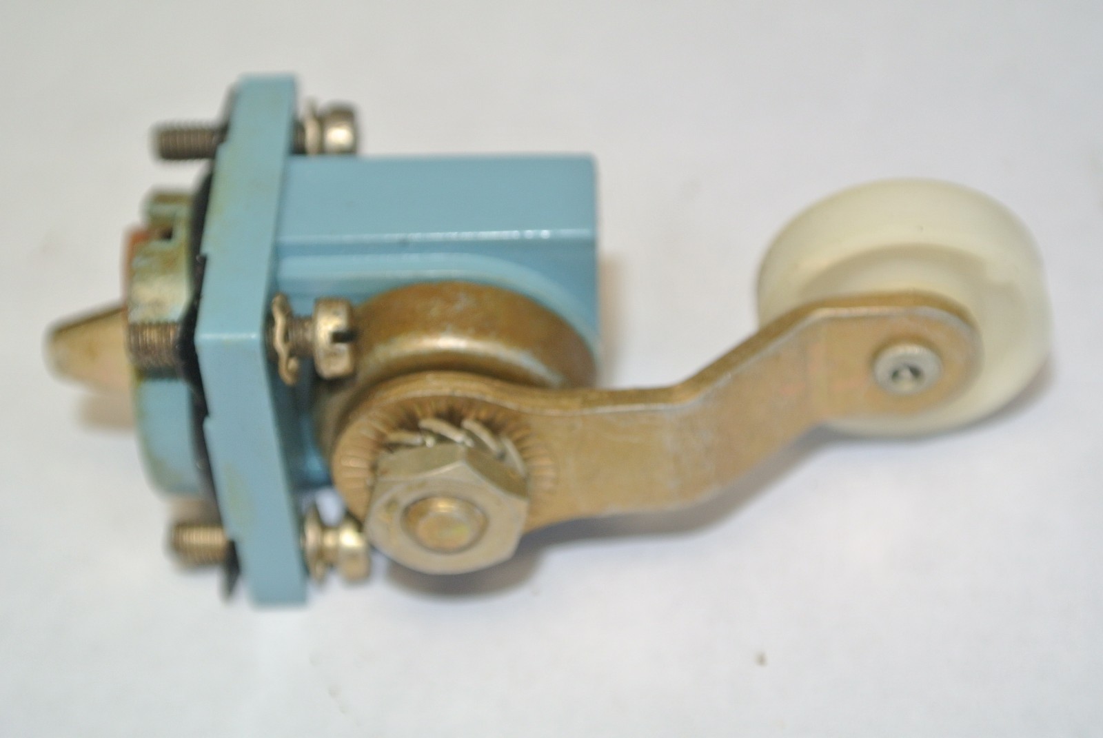 TELEMECANIQUE XCK-D15 LIMIT SWITCH HEAD – NEW SURPLUS
