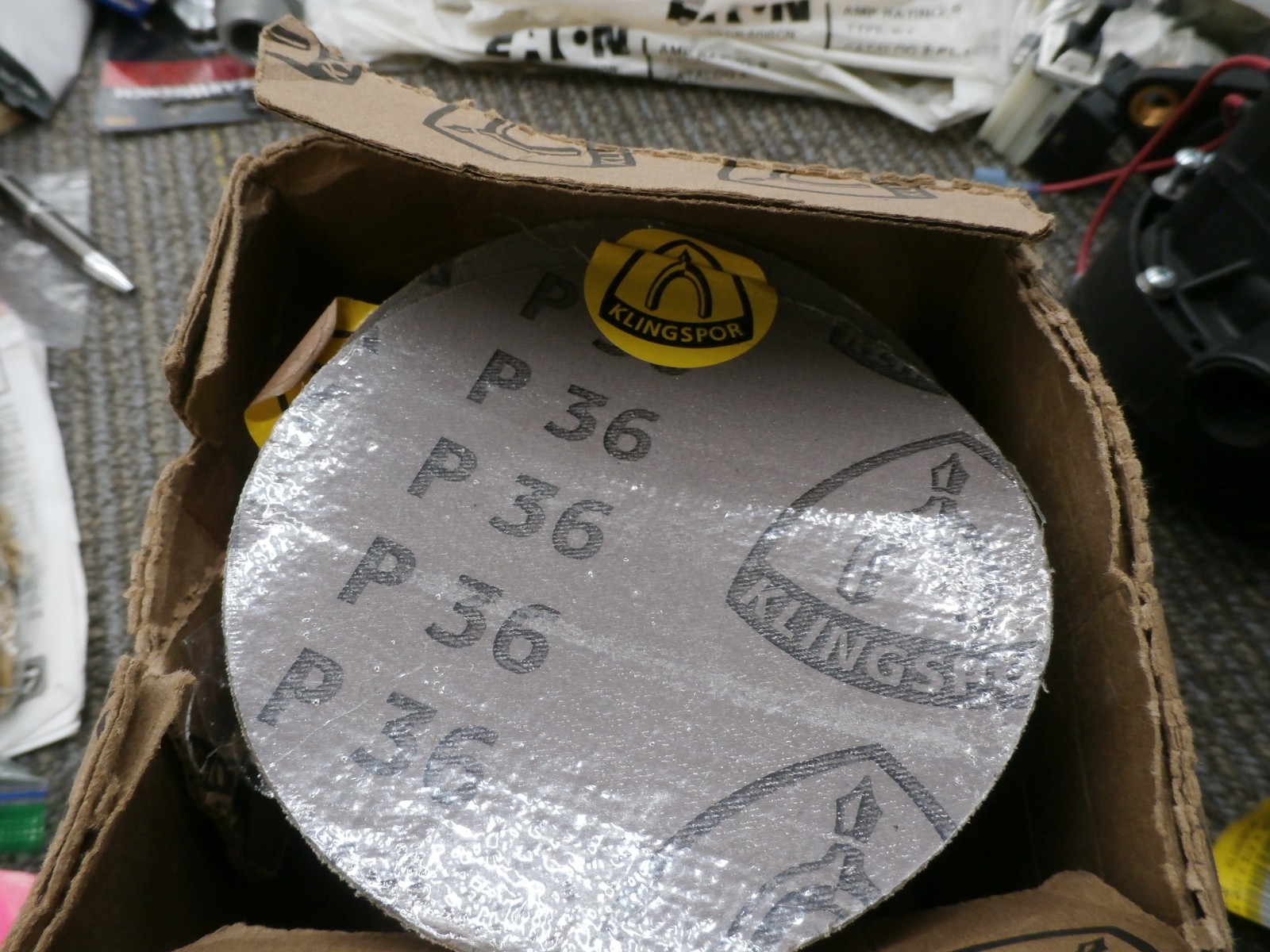 New (QTY 50) Klingspor 310P036X-12700T Discs Aluminum Oxide 36 Grit 5″ No Holes