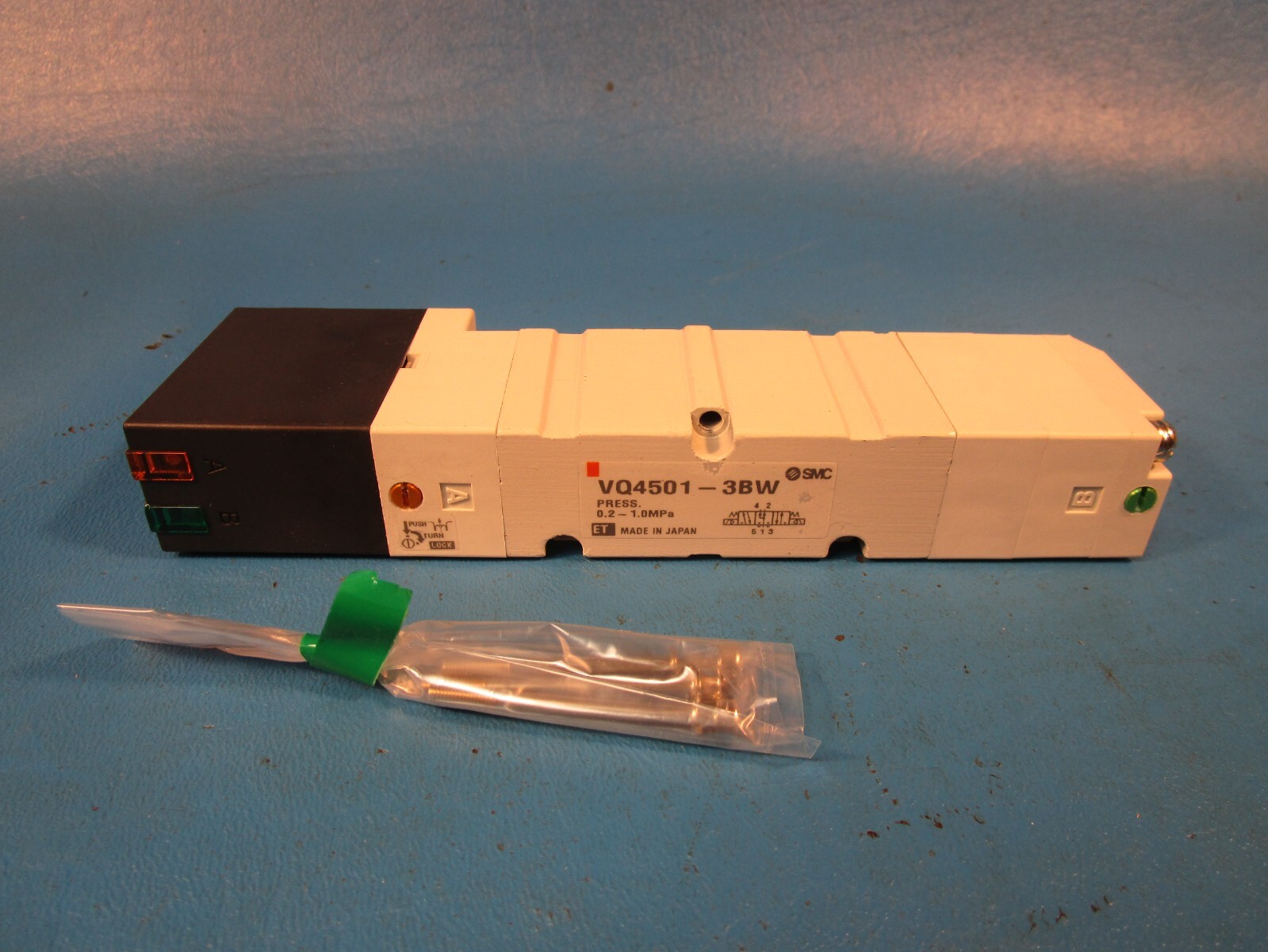 SMC VQ4501-3BW valve, 3 position, plug-in(ac), VQ4000 VALVE, SOL 4/5-PORT